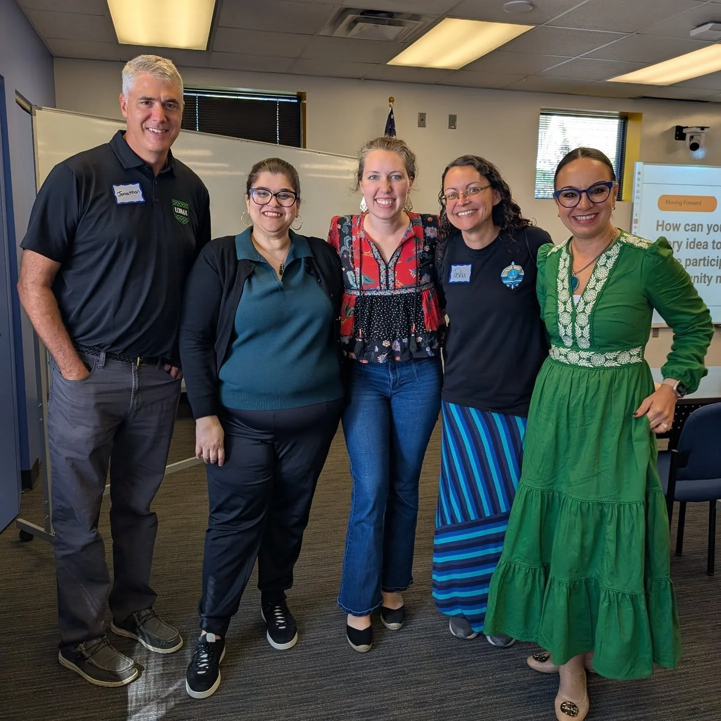 I attended the BEST storytelling workshop today at @unitedwayknox!!! @mariademoya taught on IMPACTFUL storytelling for non-profits (on the left!). 

I was also so happy to meet with Paula from @centrohispanotn
and so many other leaders!

The points t