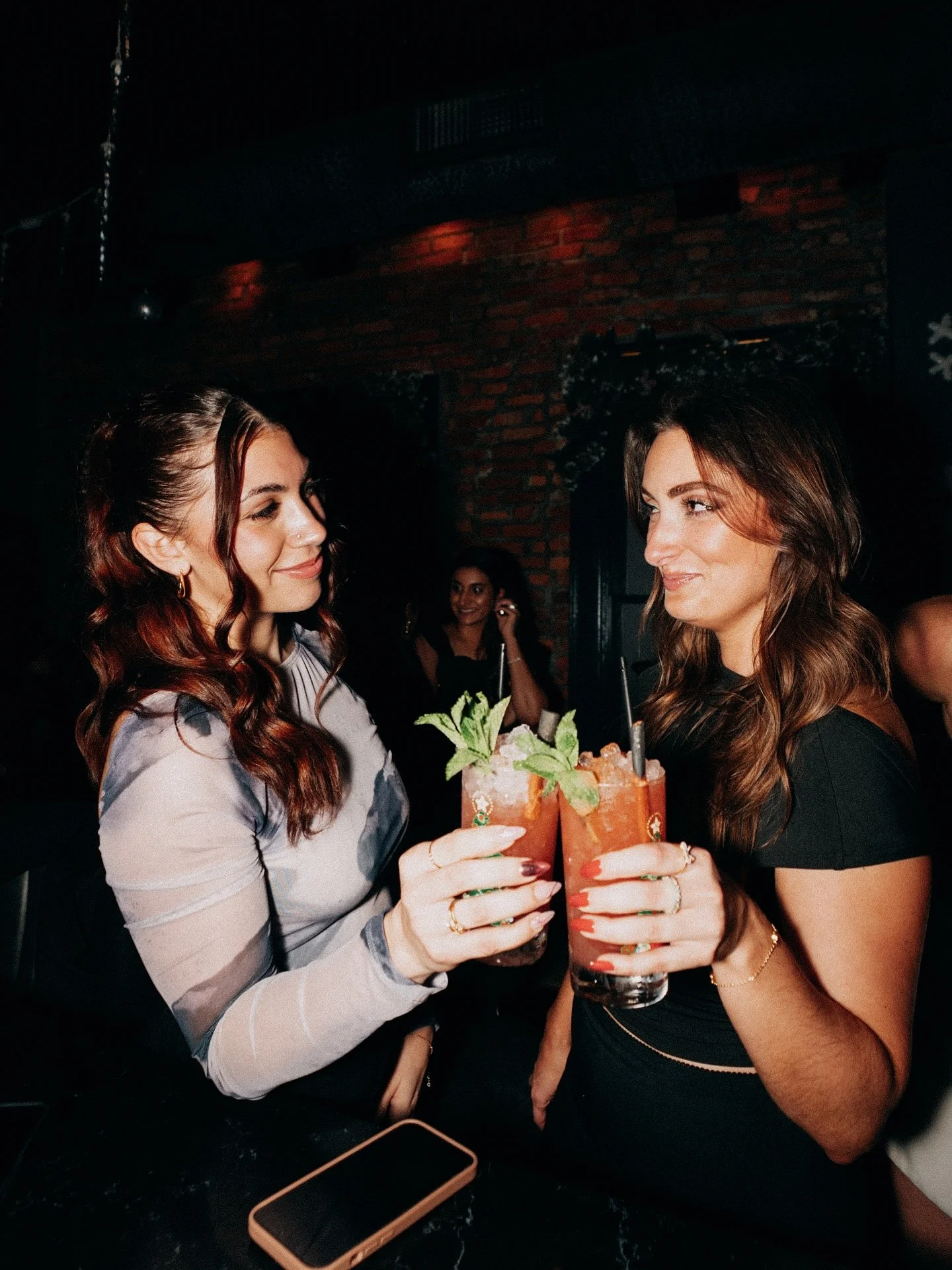 You know what that look means. We&rsquo;re at Apt B this weekend. 😏🥂😉

#apartmentb #columbushiddengem #614living #onlyincbus #drinkupcolumbus #cocktailbar #speakeasy #cbusnightlife #aptb #keepitasecret #columbusohio #shortnorth