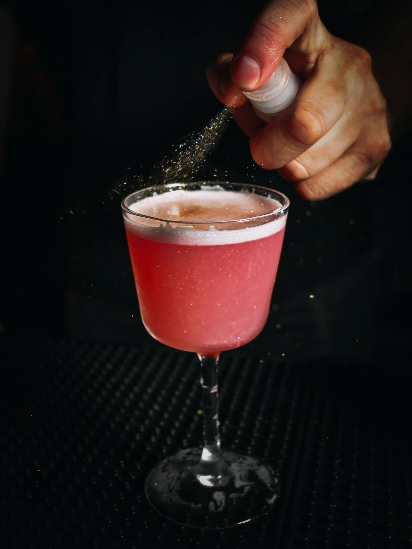Elegant, soft and just sharp enough to bite.
The Pink Lease. Vim & Petal Gin, Gran Gala, pear juice, cranberry juice, lime juice, ginger syrup and cranberry foam. β¨ HAPPY HOUR tonight from 6-7pm. Half off specialty cocktails.