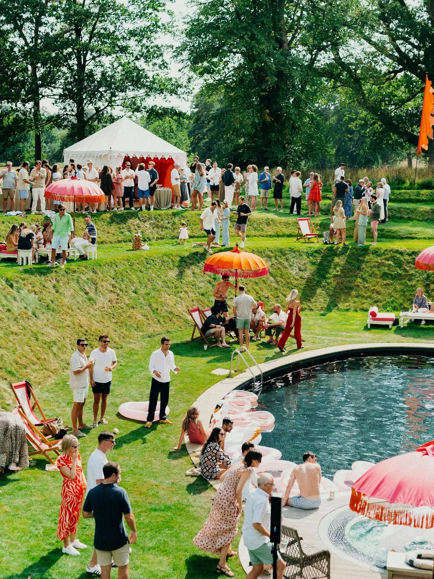 Bank Holiday Sunday Style!
We ended Alexia and Conor’s 3 day wedding at Wilderness with a bang!!
@alexiafenn