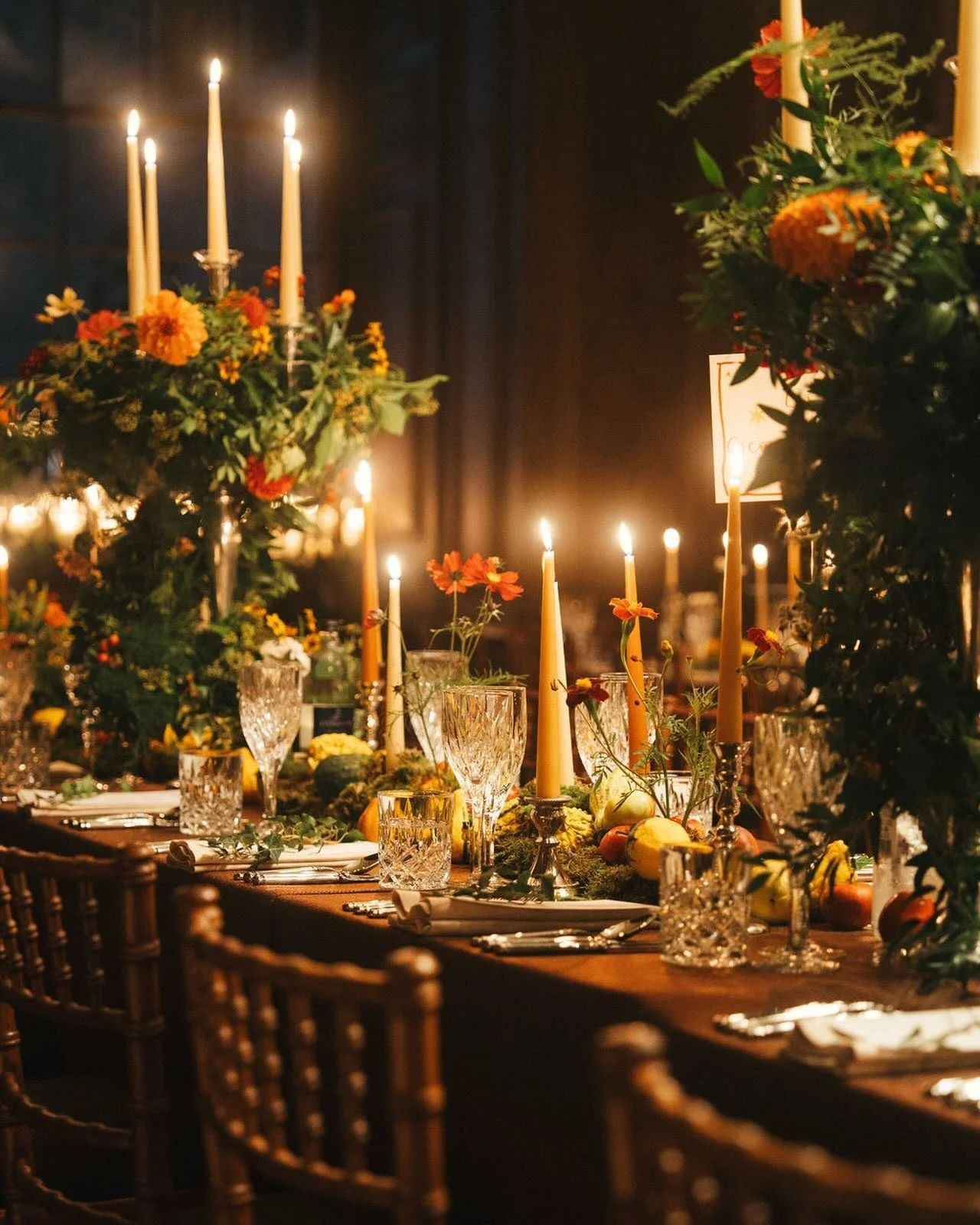 While everyone prepares for their New Year plans we look back at this beautiful wedding. The table styled by using seasons ingredients in October.

Our top tips for any table setting for big or small events:

1. Low and high level candles gives a war