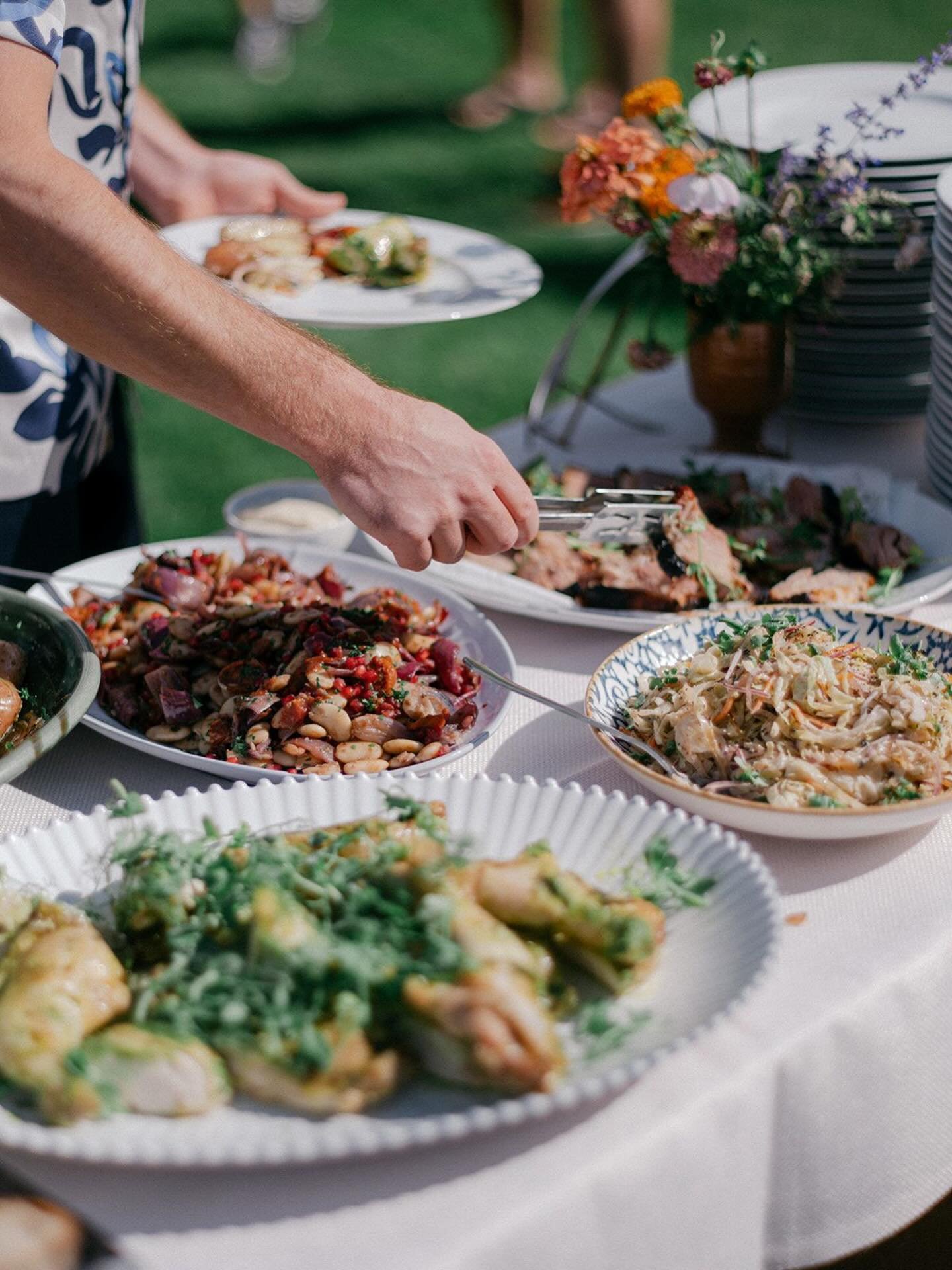 Dreaming of summer days 

Planner @nataliehewittweddings 
Venue @wildernessreserve 
Photographer @storiesfromeros 
Flowers @the_lucas_studio