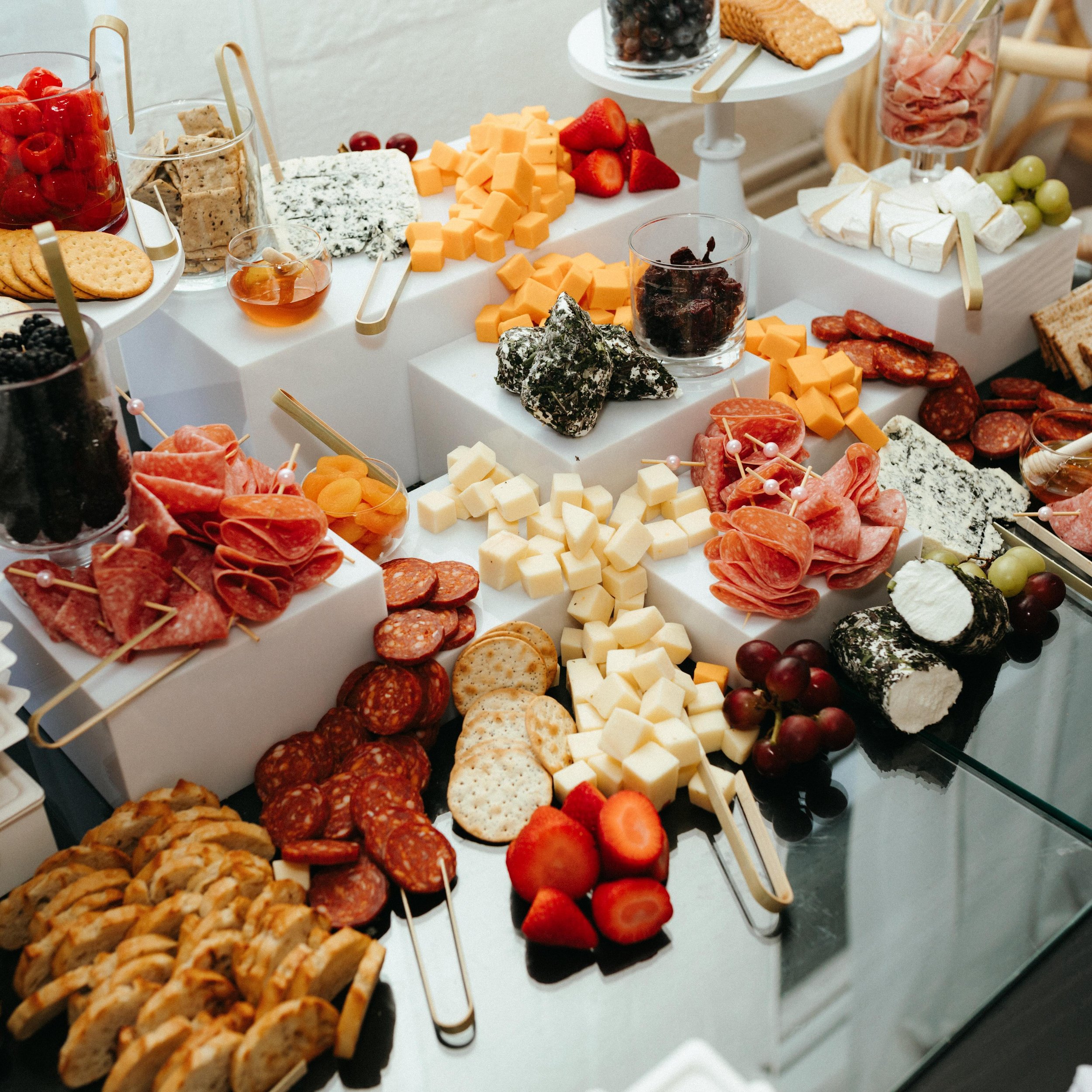 Charcuterie tables are always a crowd-pleaser, satisfying both the eyes and the appetite🍇🧀

__________

Catering: @katherinescatering 
Venue: @studiostudioa2 
Photography: @marisakimmelphotos 
Rentals: @modernlyevents