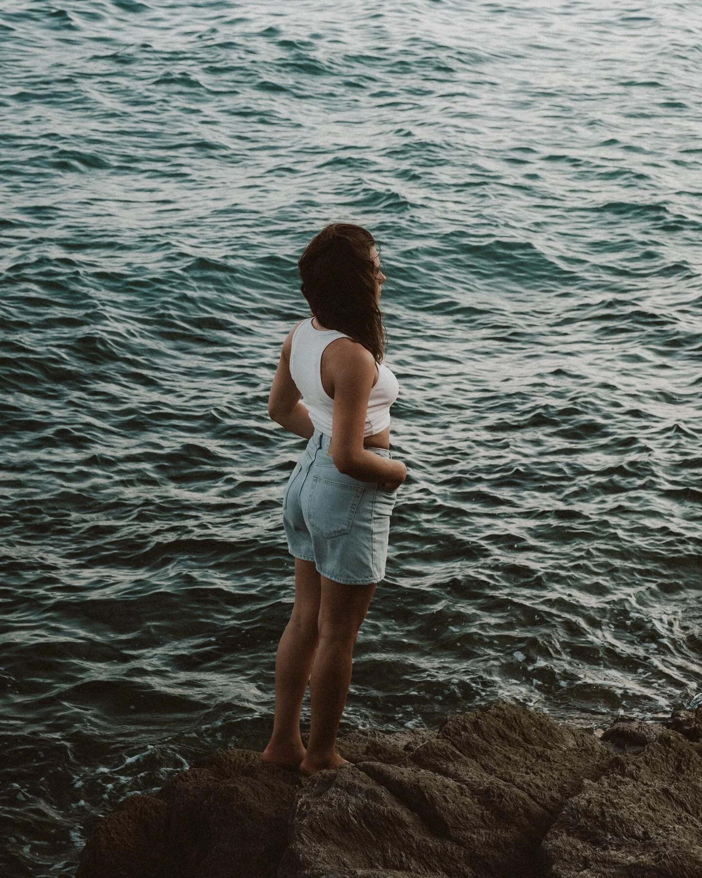 Attendre l&rsquo;&eacute;t&eacute; be like 🌊
.
#portraitphotography #fujifilm #summer #analog #grainisgood #girlonfilm #frenchsweetmag #infilmwetrust #seasonedfilm #arlettemagazine #solarcollective #somewheremagazine #southoffrance #frenchriviera #o