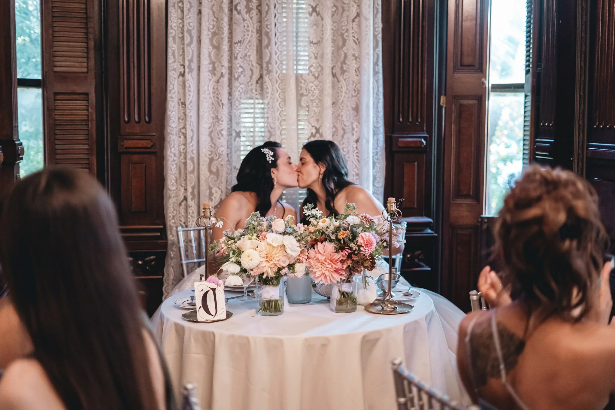 A sweetheart table moment