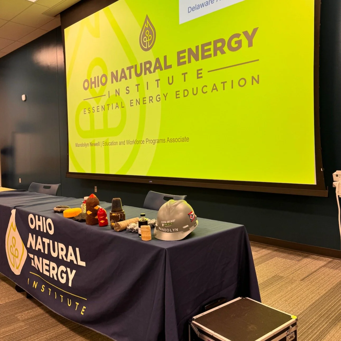 ONEi visited the @delawareareacc 
today to discuss career opportunities in the oil and gas industry with 150+ students from different labs!