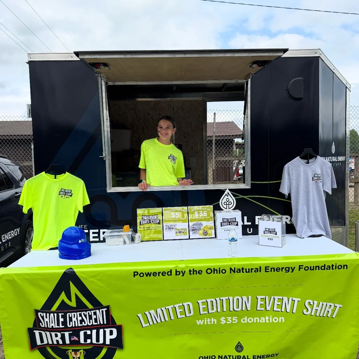 Great couple of nights at the Ronnie Moran Memorial Race! 

The two-nights honored and remembered the life of Ronnie, an independent oil driller and industry advocate who transformed the @muskingum.county.speedway into a thriving family legacy and on