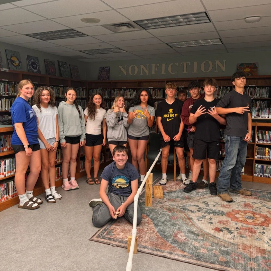 Today, Mandolyn was at Buckeye Valley Middle School, part of @bvlsbarons, in Delaware County! 

She built pipelines and did ink chromatography with all grades.