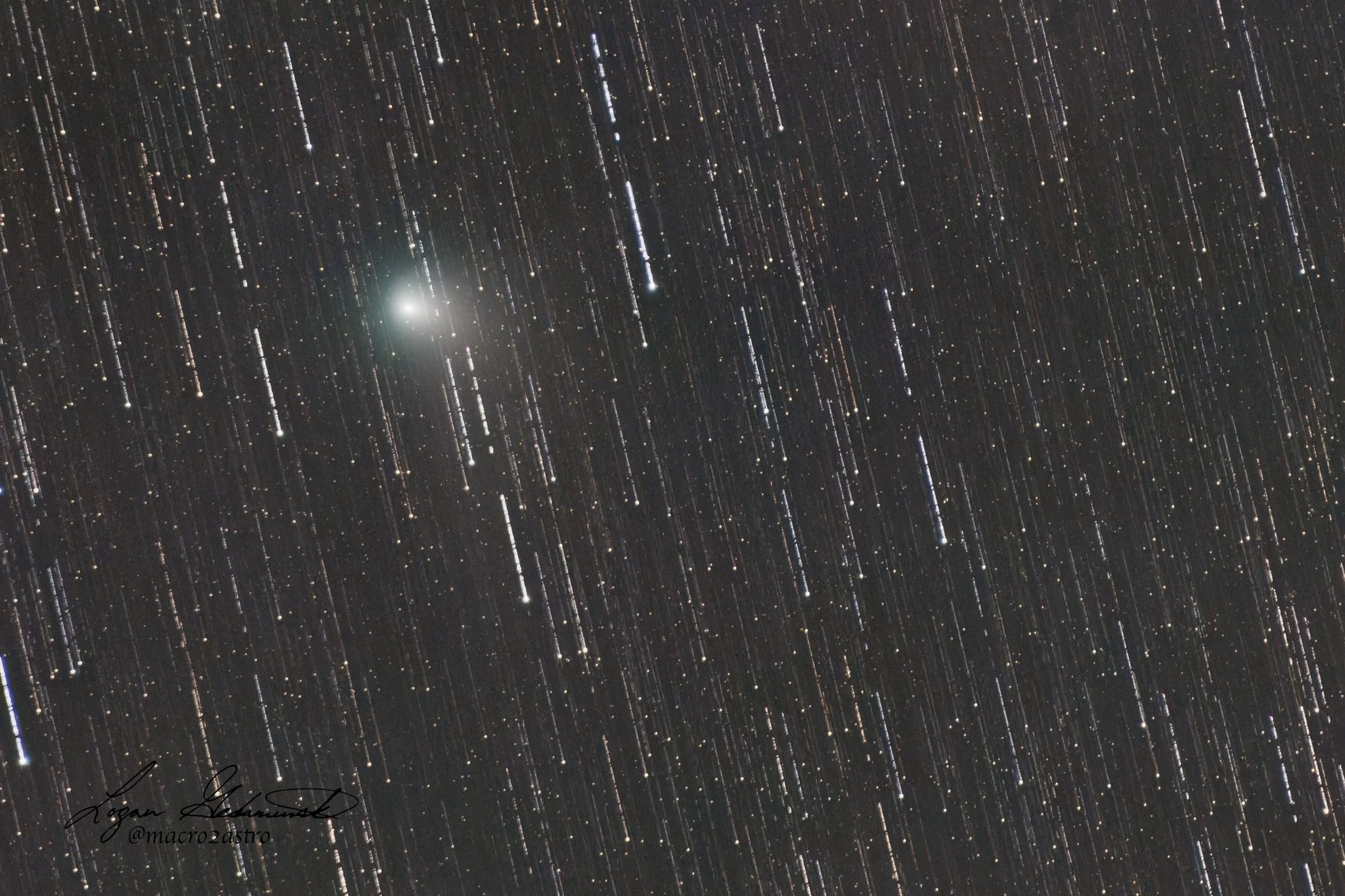 Final+Comet-DeNoiseAI-low-light.jpg