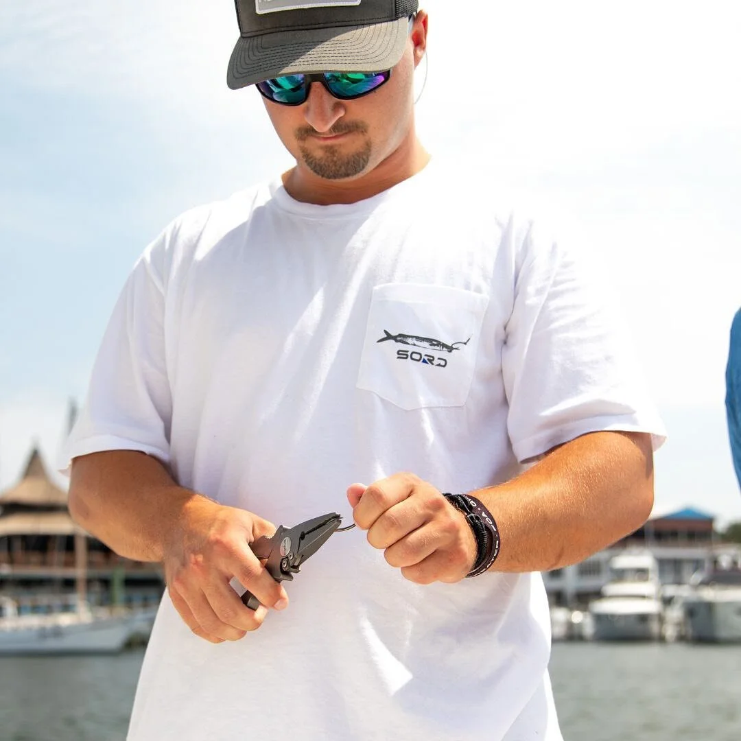 Swipe for a quick scamp grouper catch and clean. When the team goes out, we leave no meat behind, especially not on a fish this tasty.
#grouper #fishing #offshore 
#wherethemapturnsblue