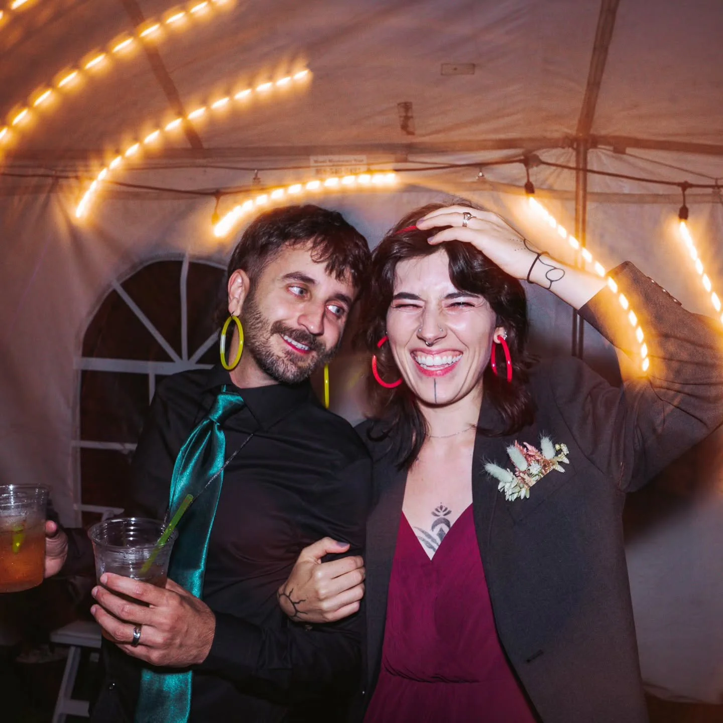 P... A... R... T... Y? Because I gotta!!!

One of my favorite shots of the Newlyweds on the dance floor💍💃