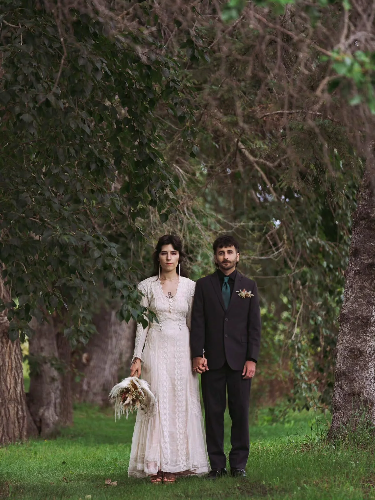 I'm so happy for these two absolutely beautiful humans!!☺️💍💚 It was such a beautiful wedding and I'm so honored I got to take part in it!! I'm also obsessed with these photos and I hope you are too!!😍