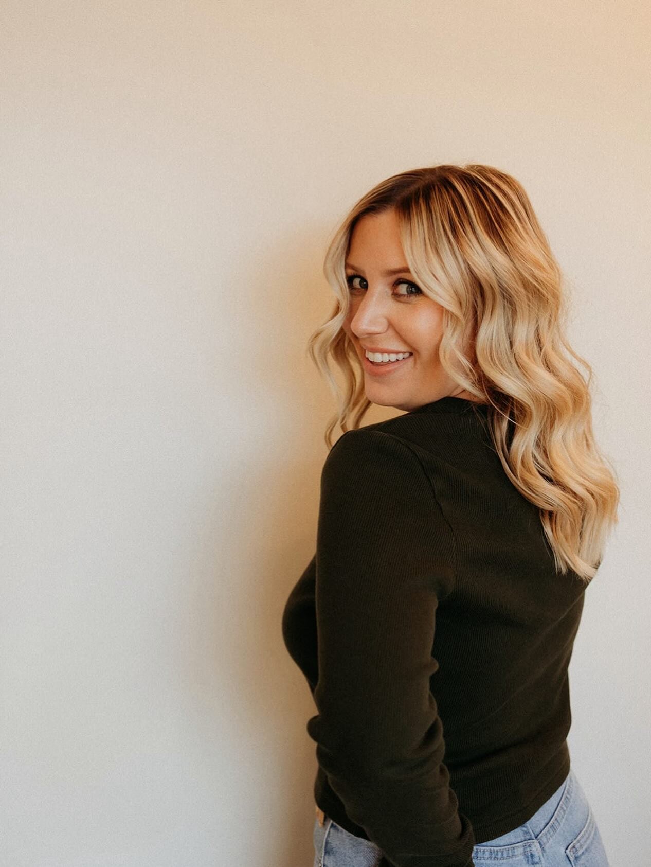 Happy Birthday Bethany!! 💛

We love our sweet buttered blonde babe!! Give Bethany some birthday love!! 🌼