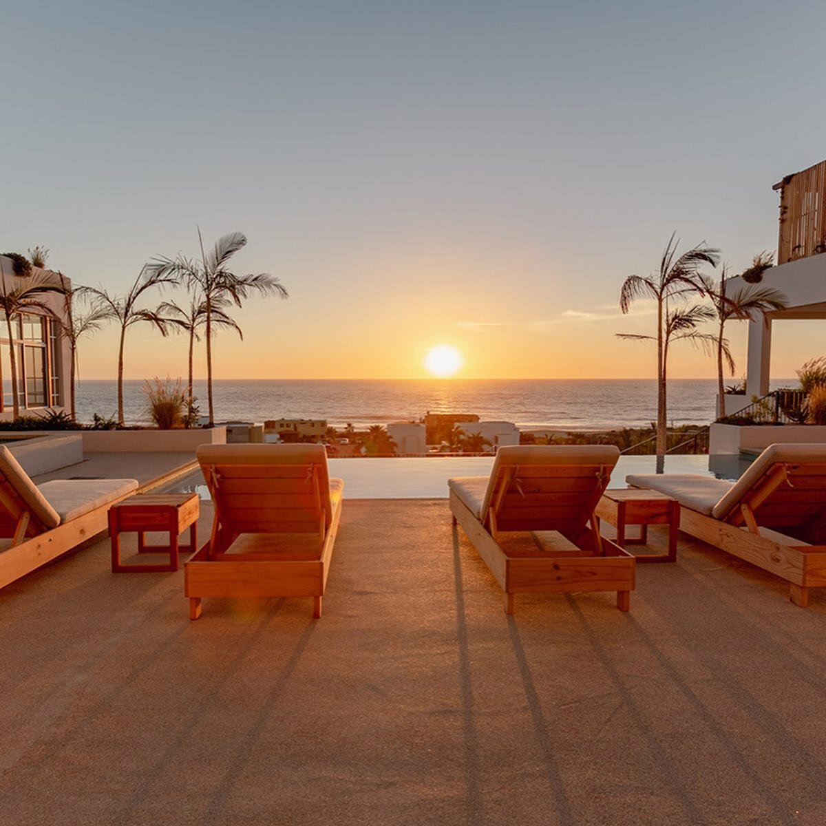 📣 PSA: We only have 1 private room left for Baja in the Pacific Suite!

💫 Enjoy a dreamy, private escape with a king bed, listening to crashing waves as you fall asleep. Soak in the ocean view from your private patio with outdoor kitchen&hellip;the