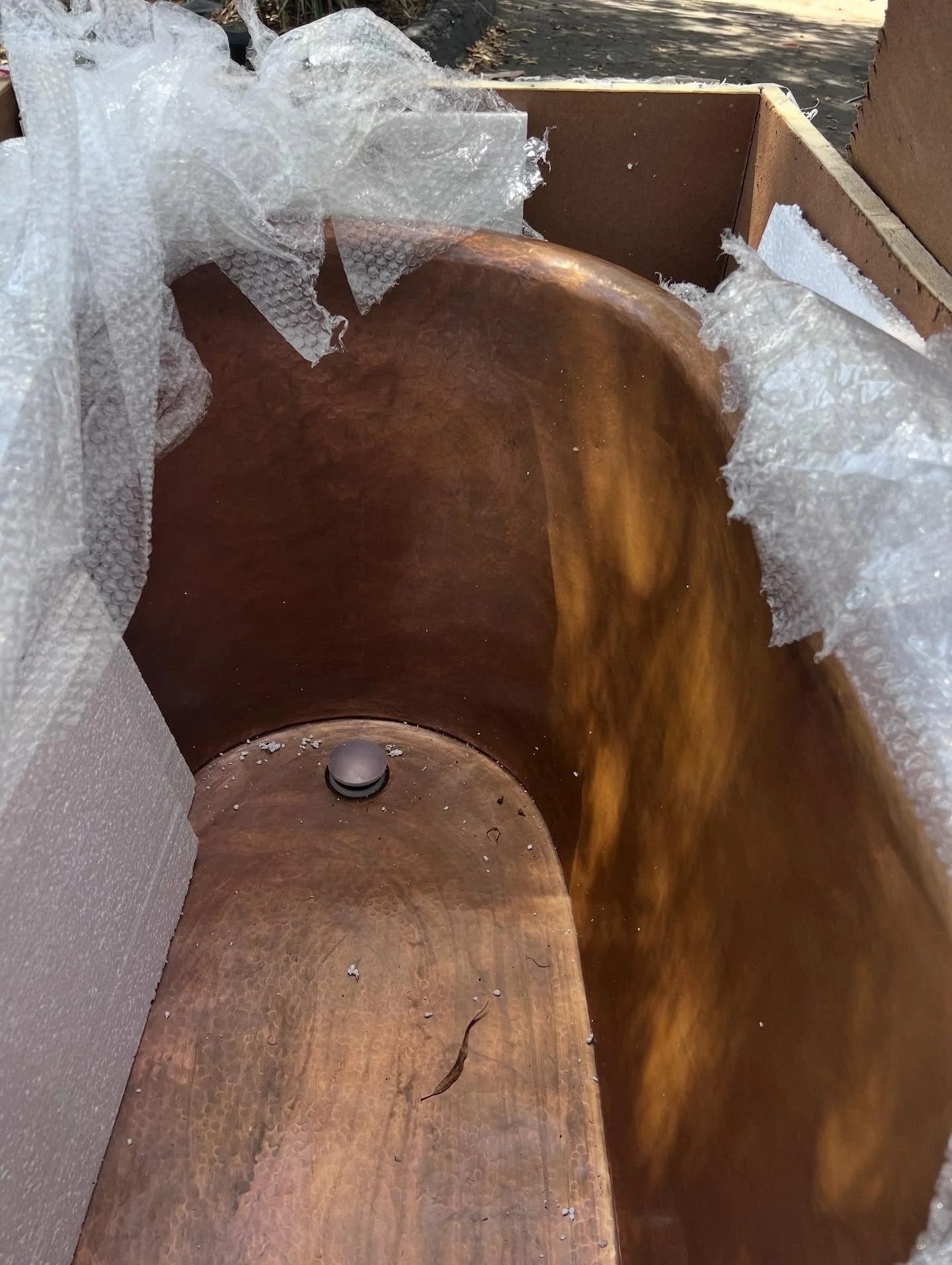 Finish selections are coming in thick and fast now at Project Sim Bruce Richards and it&rsquo;s feelin&rsquo; good.

Floors and millwork have been beautifully refinished, shower fixtures are in, and the hand made copper tub is here at last! Let me te