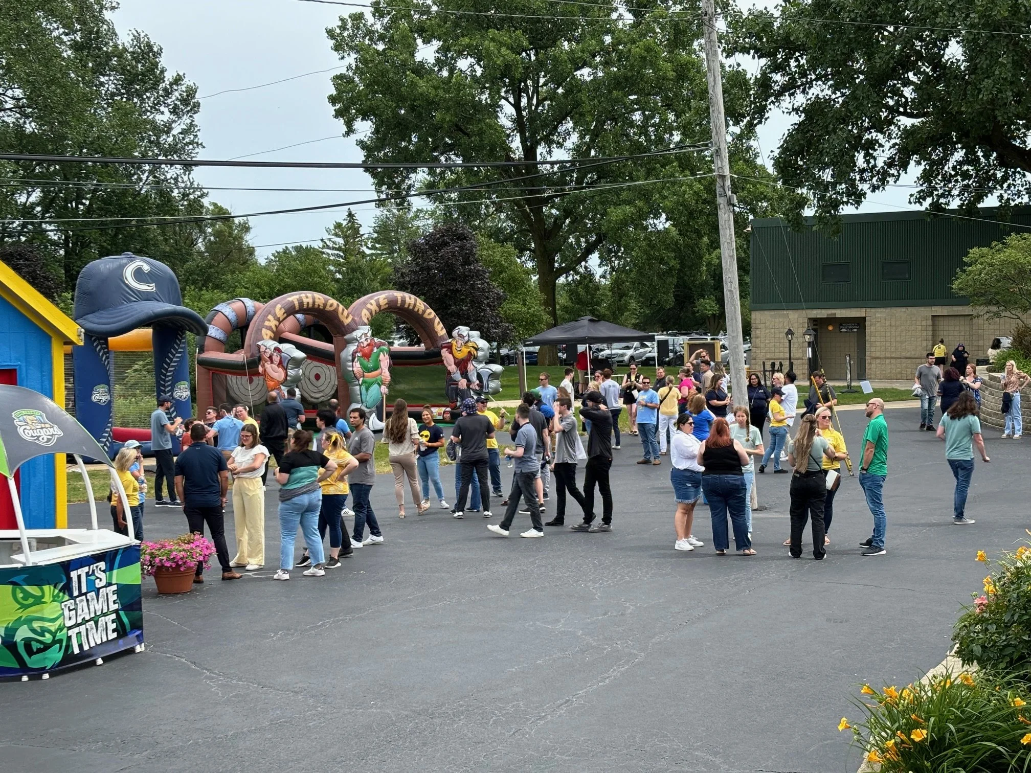 ALDI Employees in Kidzone 2.jpg