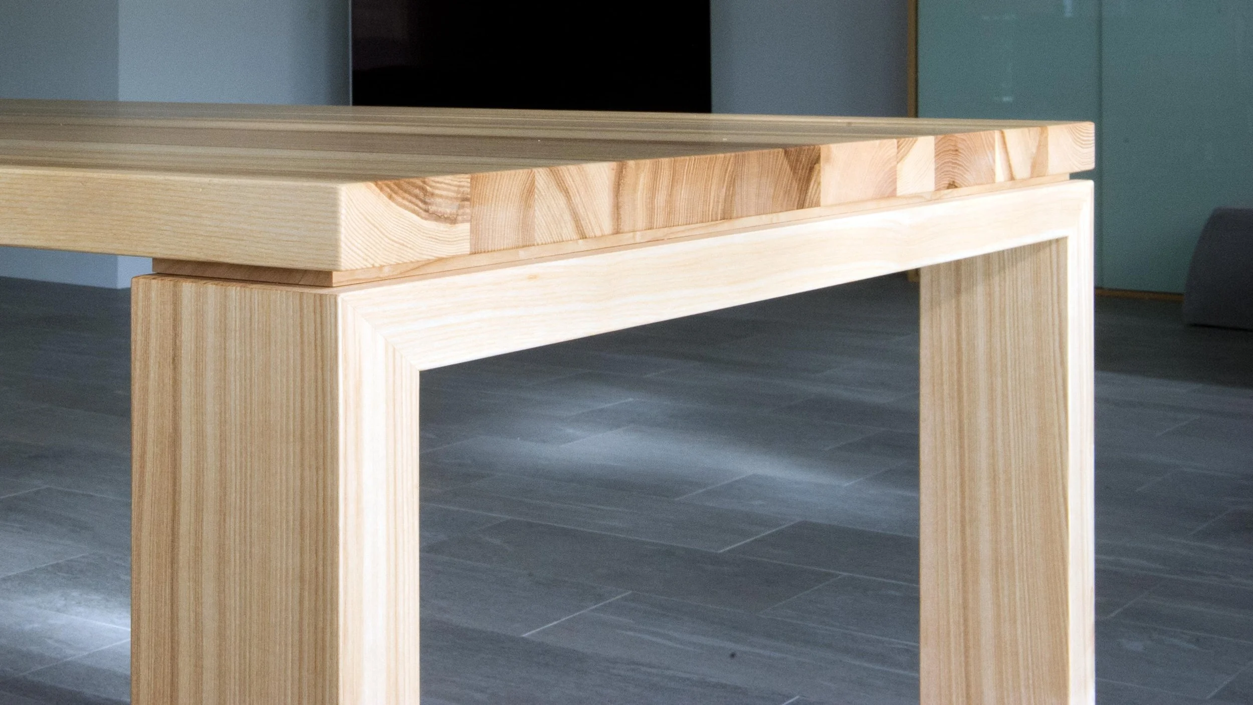 Holzfründ Tisch.jpeg