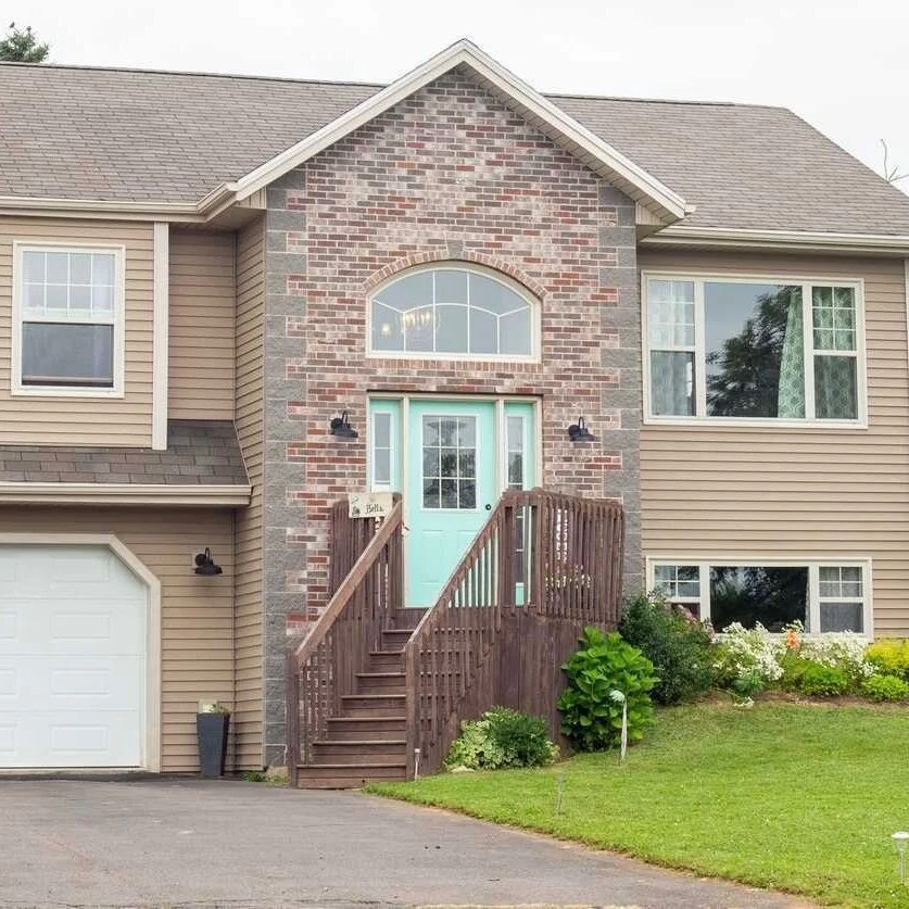 When it comes to changing the colour of your front door, if you are anything like me, you have a hard time being sure that you are choosing the right colour. 

Enter - online photo editors.  Did you know that the #Behr website has a tool that allows 