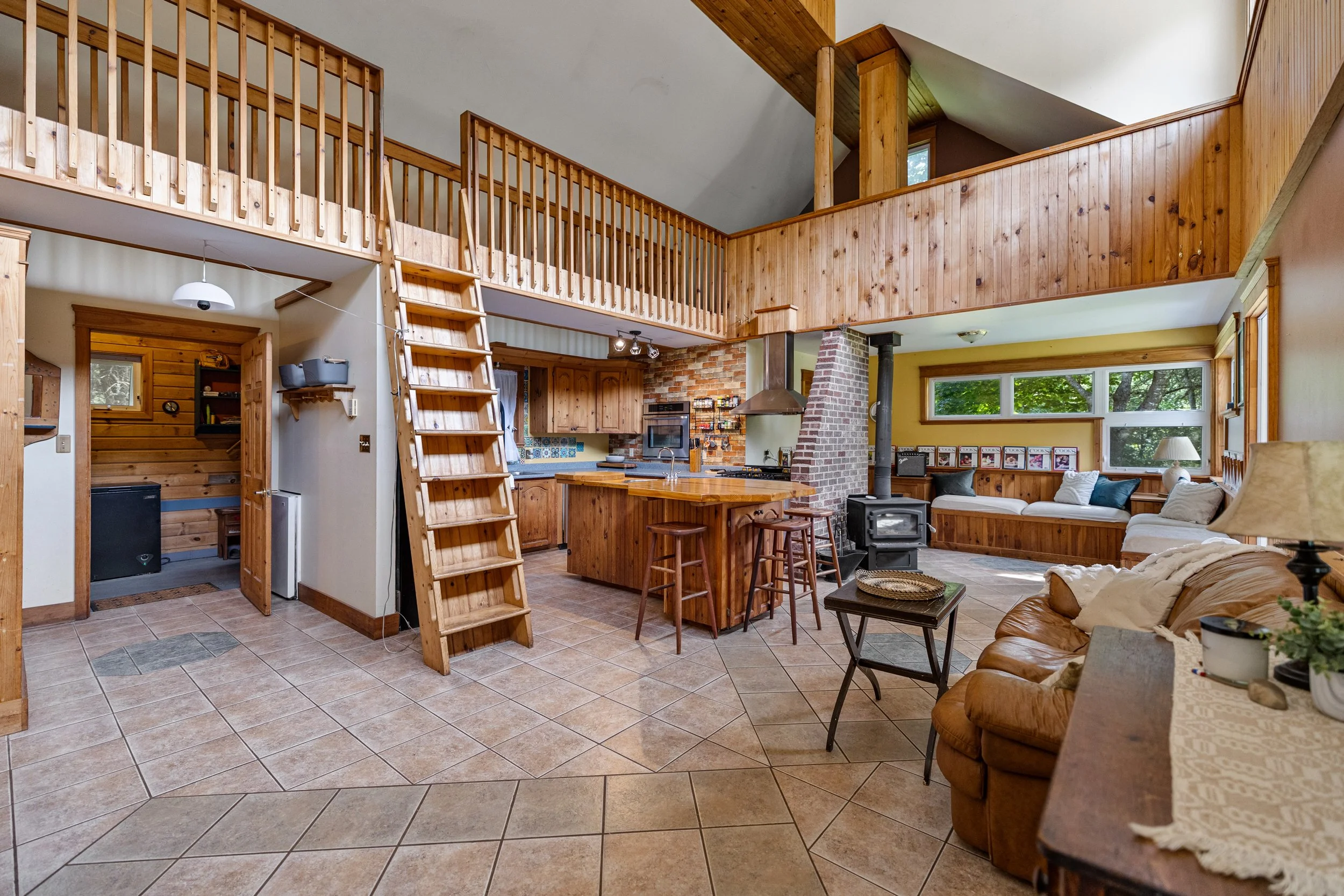 3864 DIXON RD-13.jpg