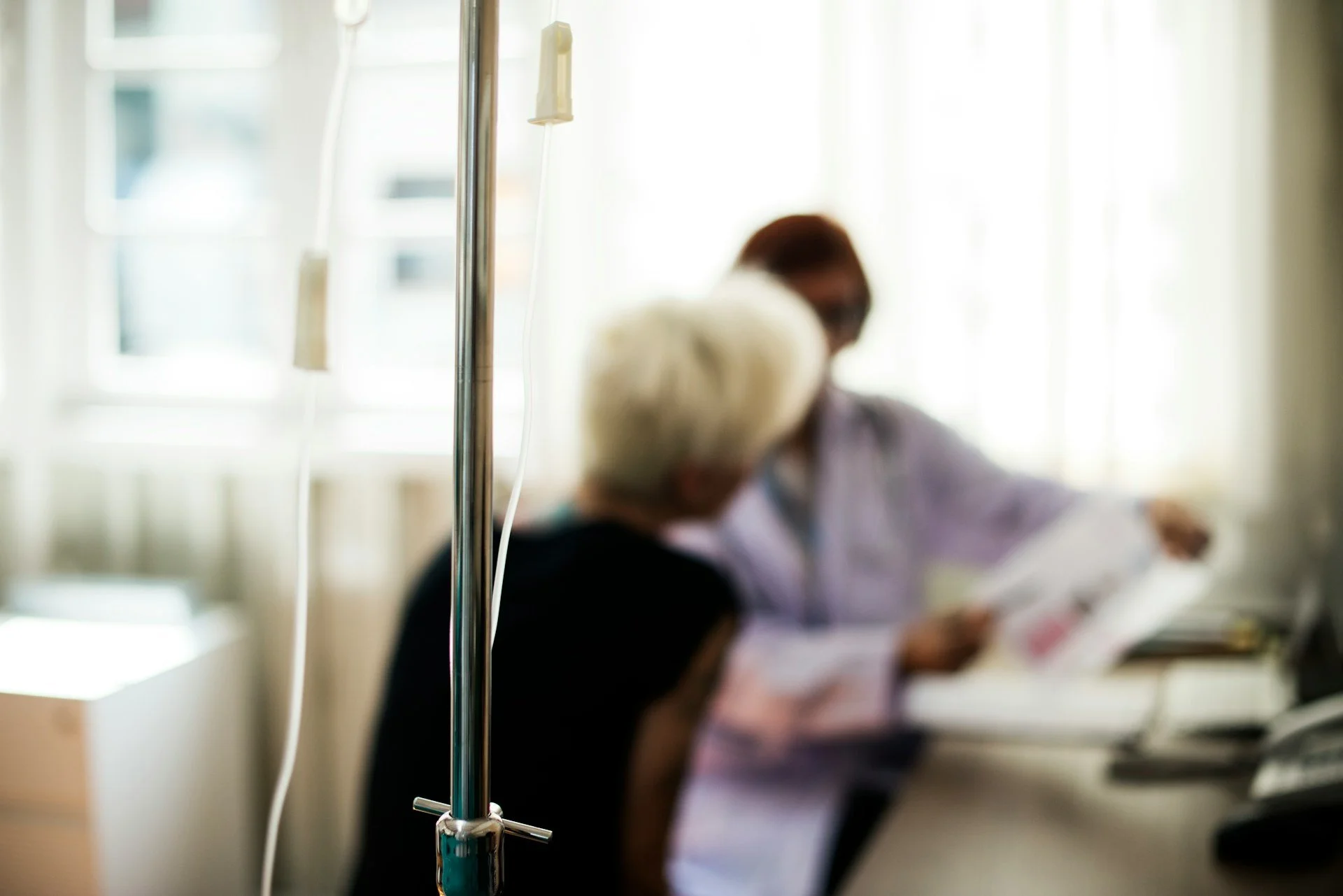 Should You Try an IV Therapy Lounge for Post-Summer Recovery
