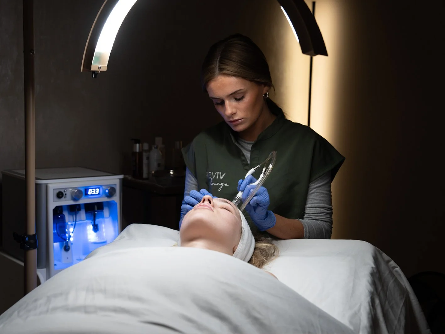 Reviv Lounge performing a DiamondGlow Facial in Oconomowoc Wisconsin. Reviv was voted best medi-spa in lake country and waukesha county.