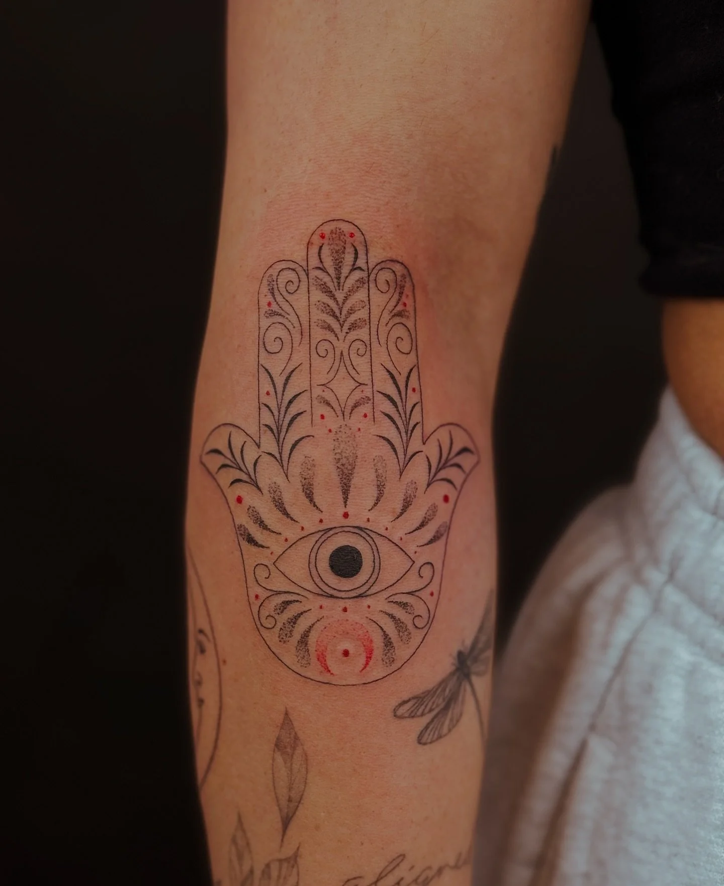 The coolest bundle for the sweetest girl🧚🏼&zwj;♀️🪬🌙☀️

#tattoo #tattoos #finelinetattoo #fineline #tattooartist #tattooed #artist #hamsa #fairy #fae #moon #moonlover #mothernature #nature #tinytattoo #stickertattoo #femaletattooartist #ohiotattoo