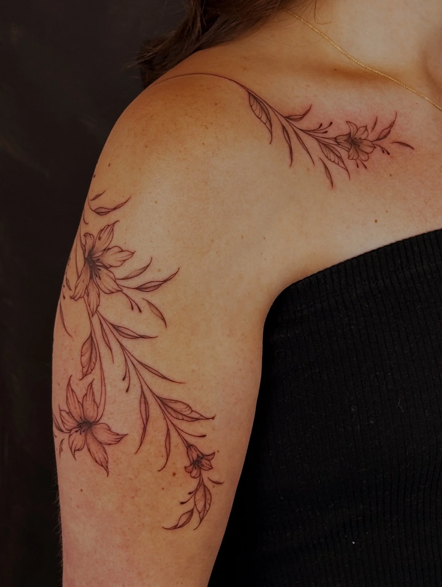 🧚🏼&zwj;♀️🧚🏼&zwj;♀️🧚🏼&zwj;♀️

#tattoo #finelinetattoo #floraltattoo #tattooartist #ohiotattooartist