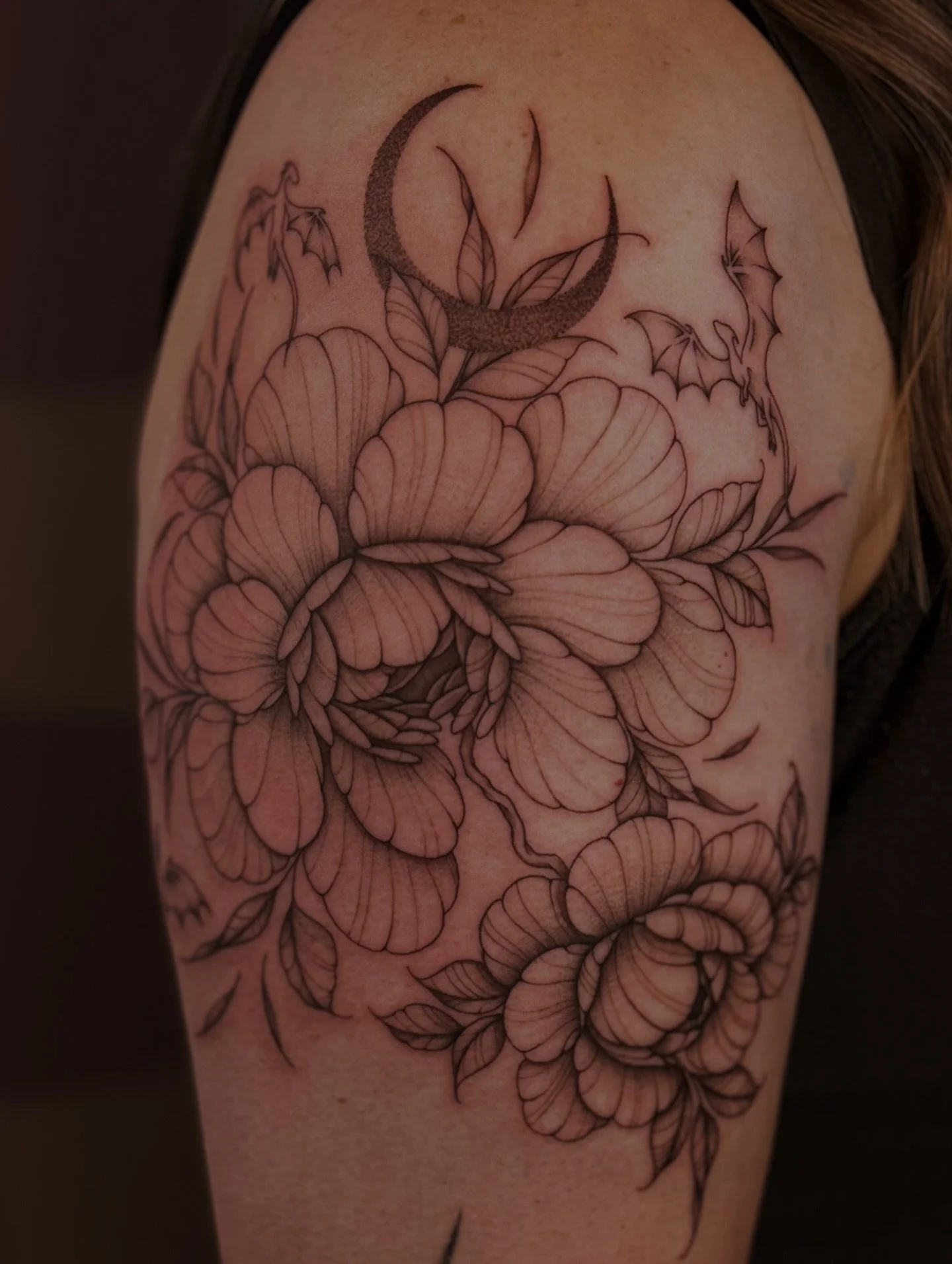 This is why I spent my whole summer drawing peonies🧚🏼&zwj;♀️

They are such a beautiful flower as a tattoo, the layers, the detail, the depth, the composition. IM IN LOVE. 

Looking to do more peony projects in the future, custom or flash🫶🏼

#tat