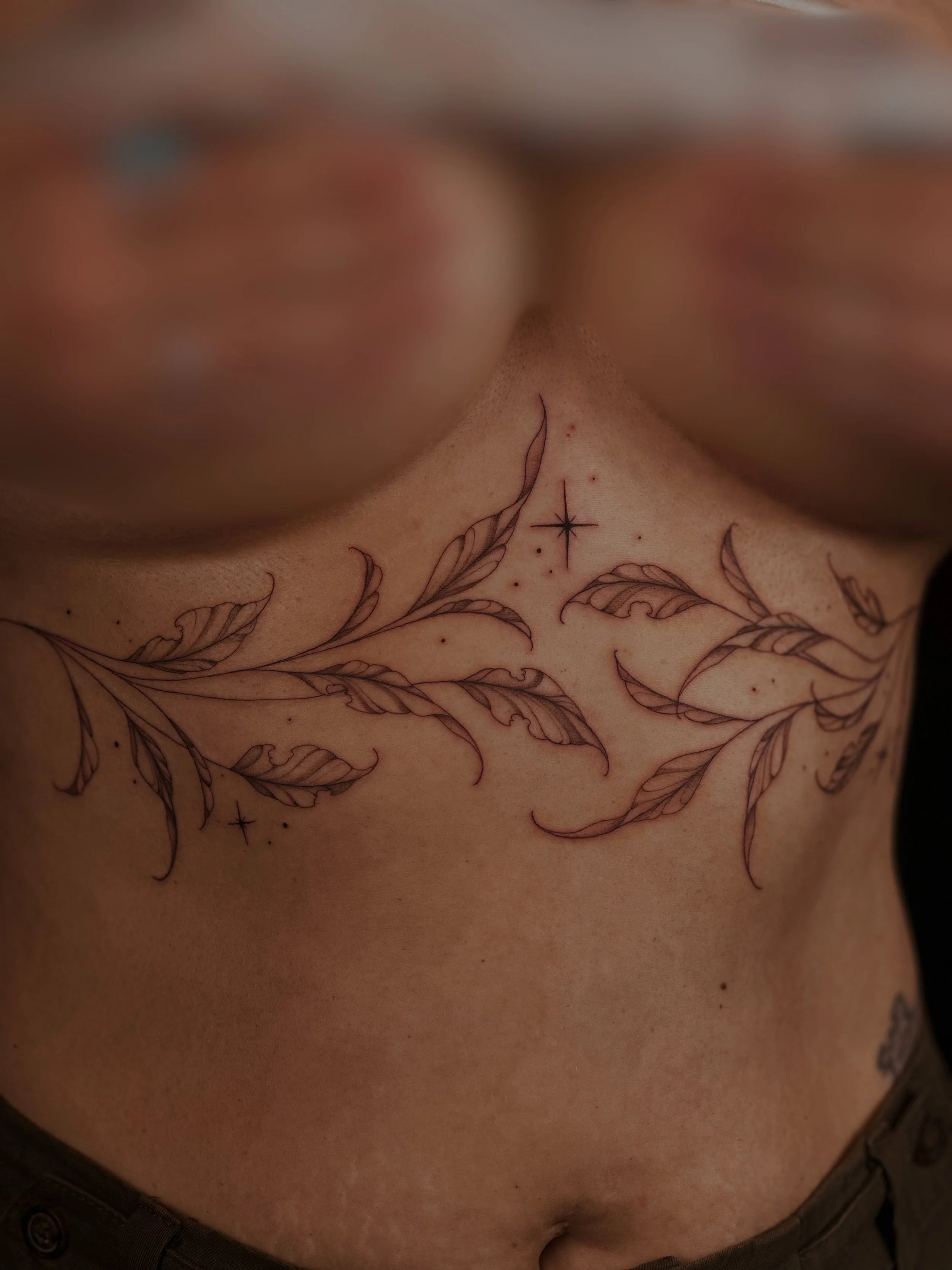 Whimsical vines, for a whimsical woman🧚🏼&zwj;♀️

New leaves unlocked over here at pink moon🌙 

She gave me creative freedom, and trusted me to give her a tattoo that would make her feel even more beautiful as she&rsquo;s stepping into a new life c