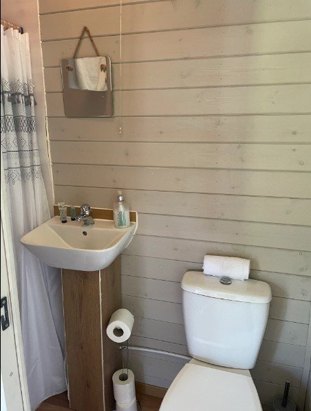 sanderling bathroom.jpg
