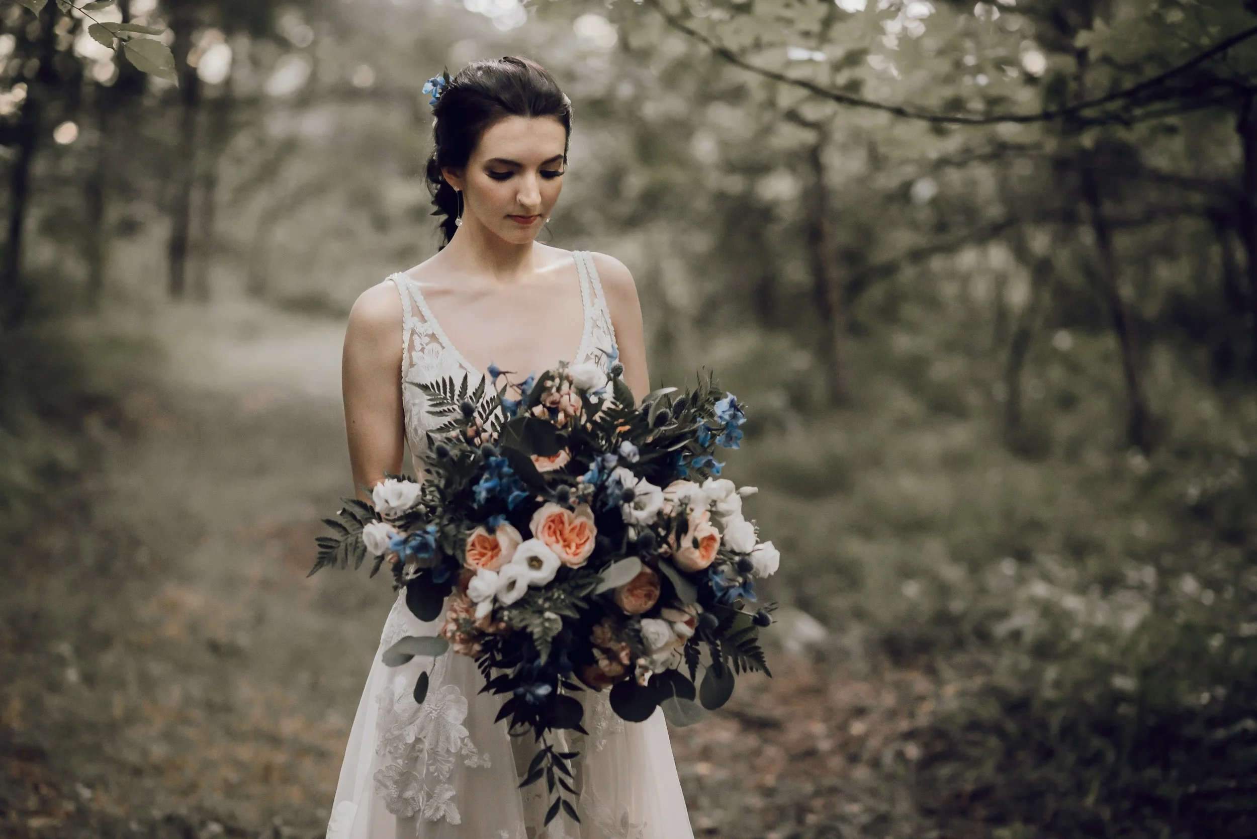 A lush, cascading floral bouquet at a high-end, upscale wedding in northern Indiana planned by bella and fern event planning.