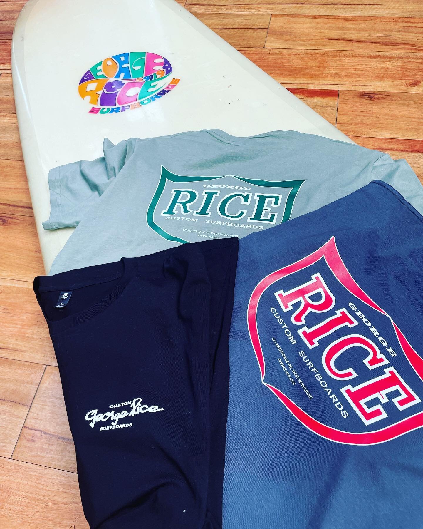 Have a Rice Day! Merch drop for #George Rice Surfboards.  Old school design meets modern DTF print technology.  Available @anglesea_surf_centre . #vintagesurfboards #angleseasurfcentre #greatoceanroad #bellsbeach #vintagesurf #ascolour #dtfprinting #