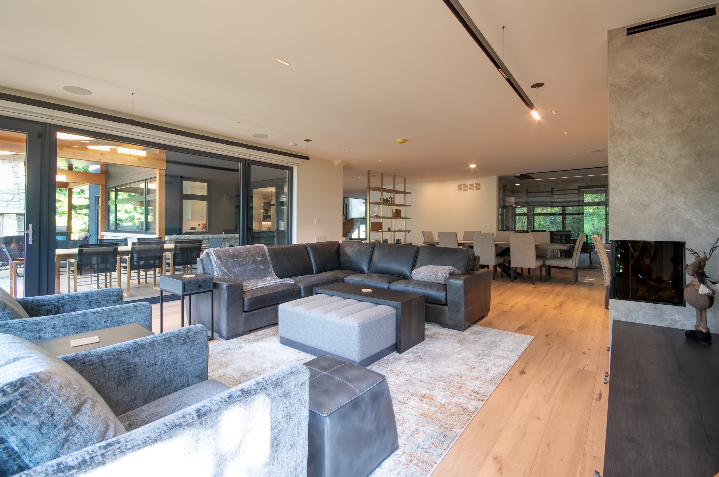 Lakeview Haven main living room