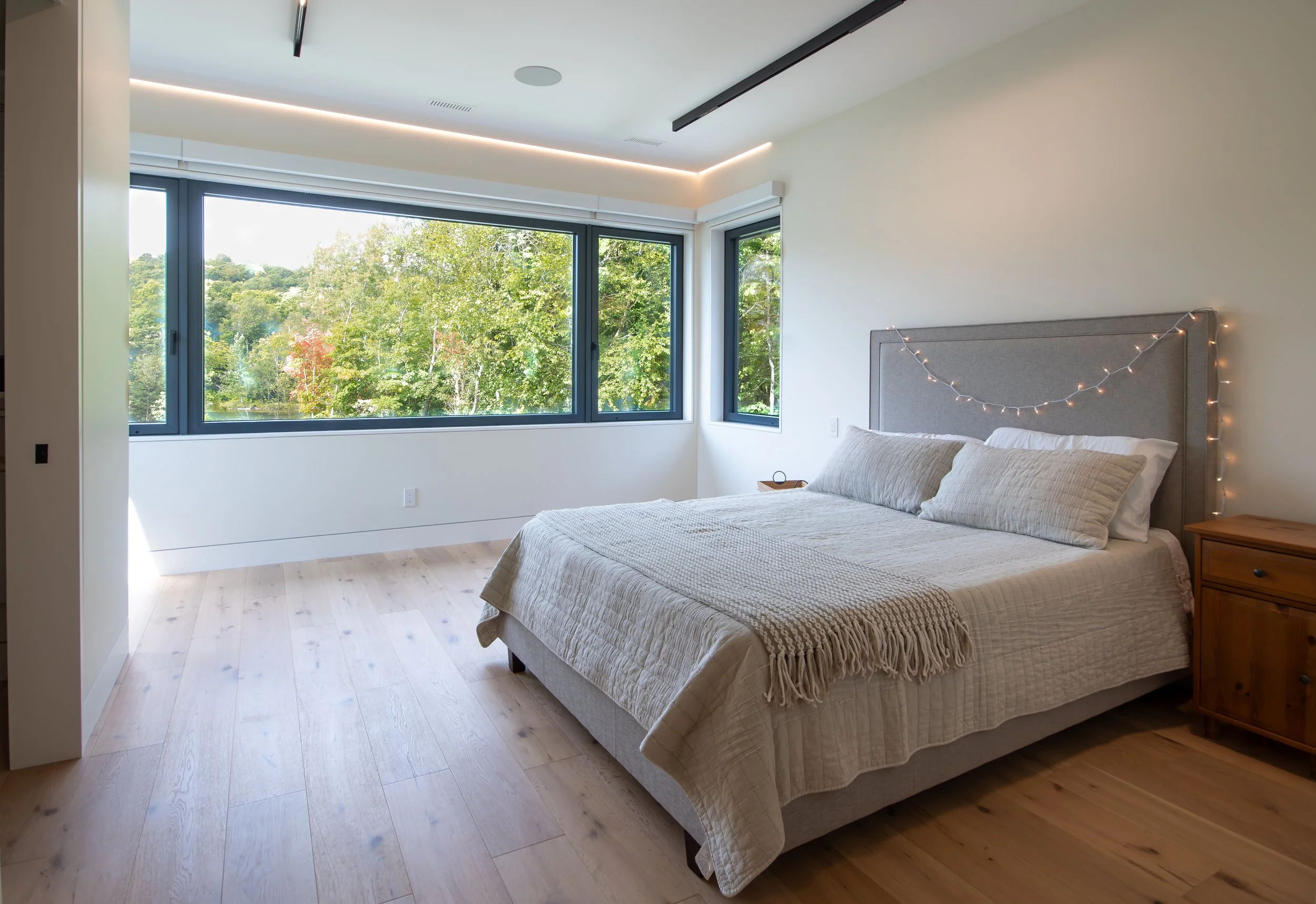 Lakeview Haven guest bedroom