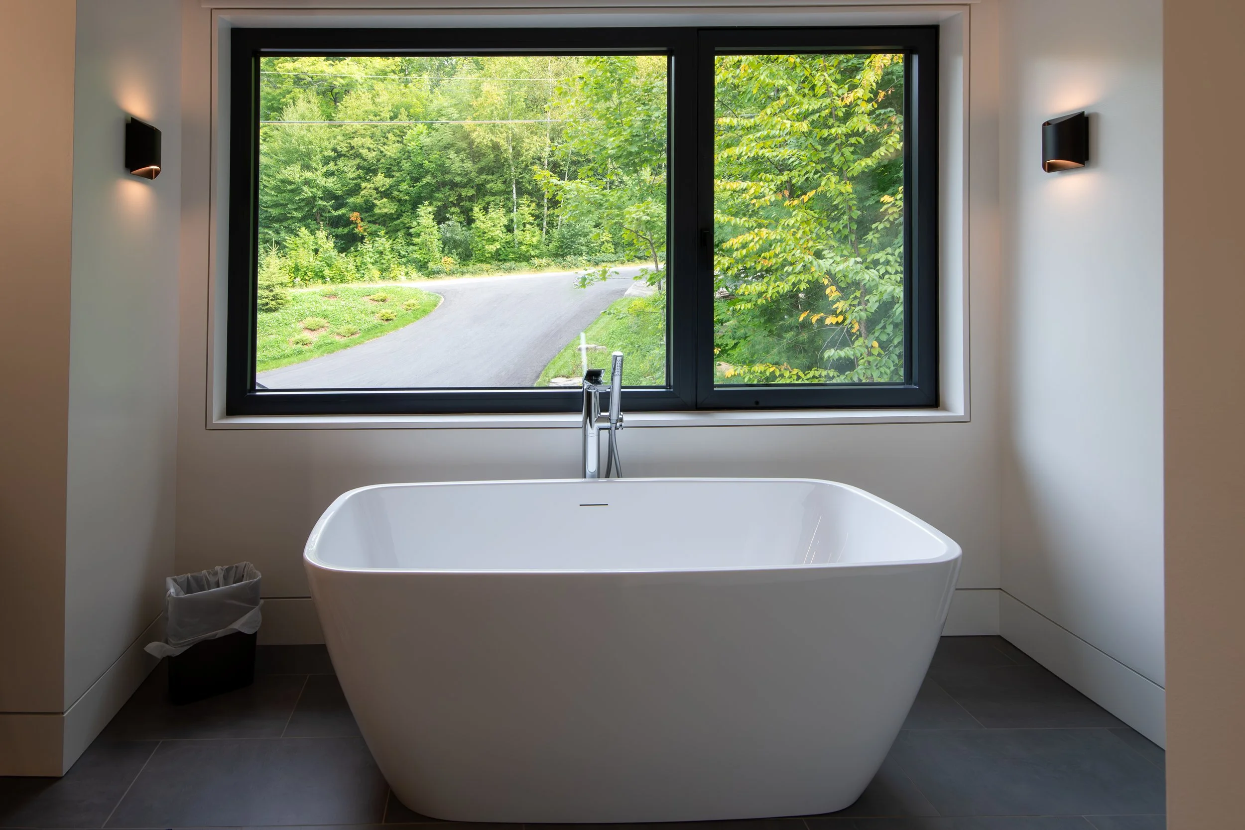 Lakeview haven guest bathroom