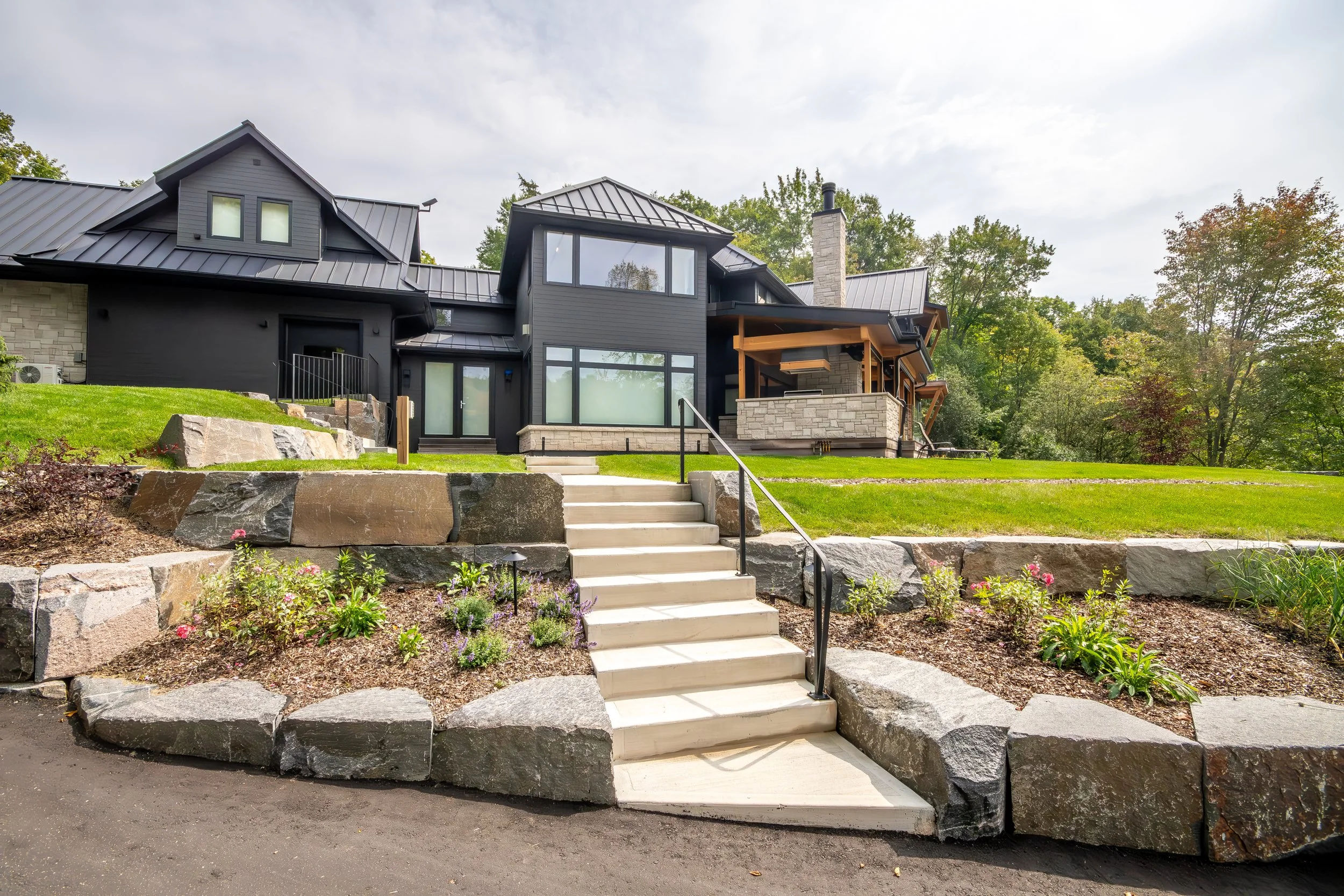 Lakeview Haven side view exterior