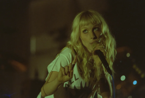 Hayley Williams brings out Noah Kahan, Justin Jones at Ryman finale