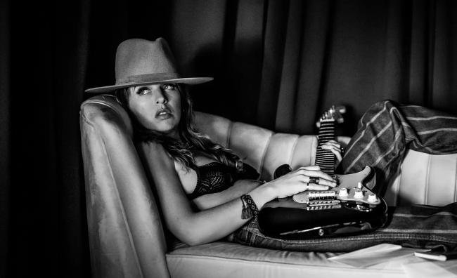 Genre-blending ZZ Ward releases "Dirty Shine" album, stops in Nashville on tour