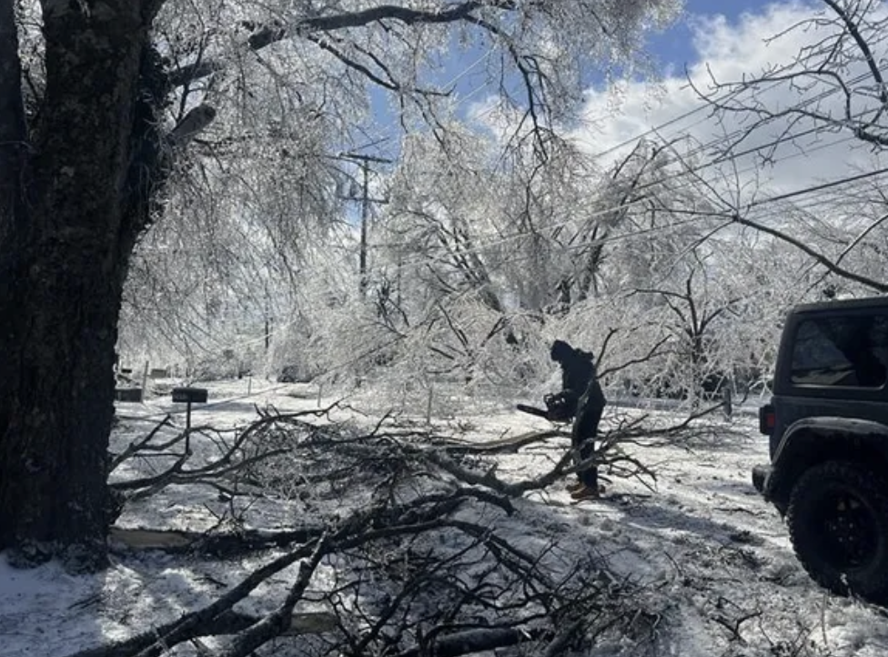 Residents step up to clear roads, help neighbors as ice grips Nashville