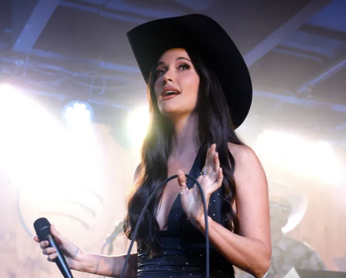Kacey Musgraves becomes the voice of single women on 'Middle of Nowhere'