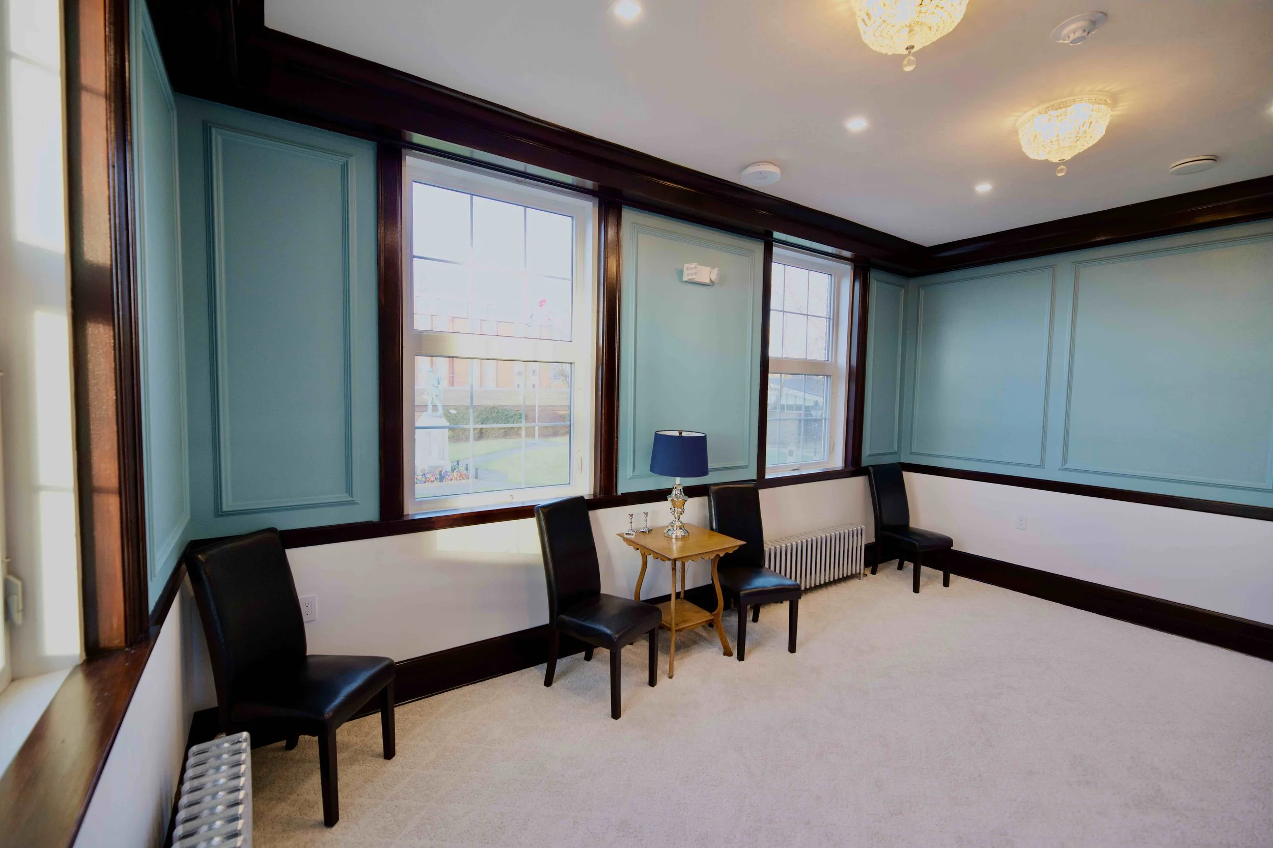 Gilded Courtroom - Lounge