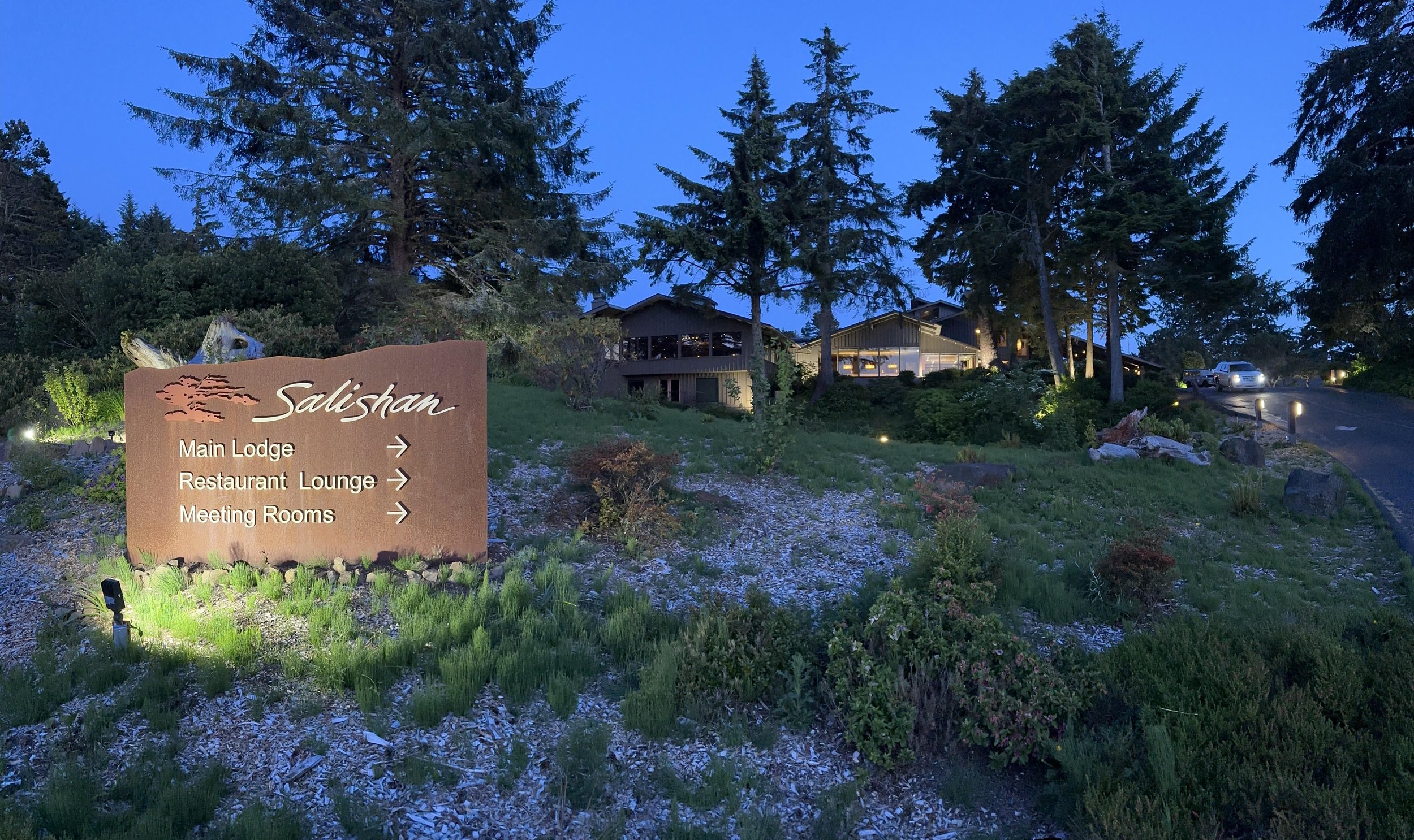 The Bayhouse At Salishan at night