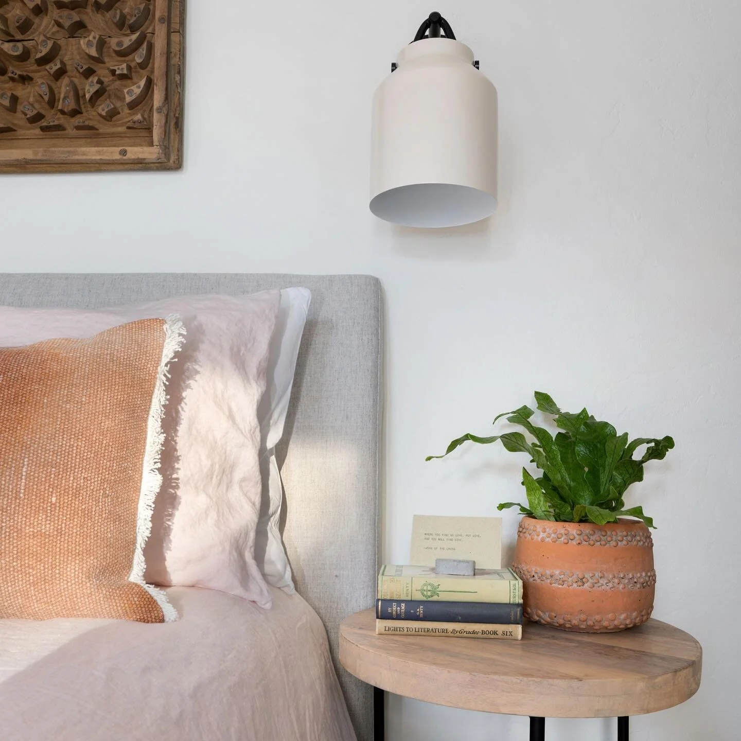 The sweetest bedside reminder to wake up to each day ‘Where there is no love, put love…and you will find love.' -St. John of the Cross
.
Photo by-@jenn.montoya.photography 
Interiors by- @oregon.magnoliahotel / @nikkibale 
.
.
.
.
.
#int