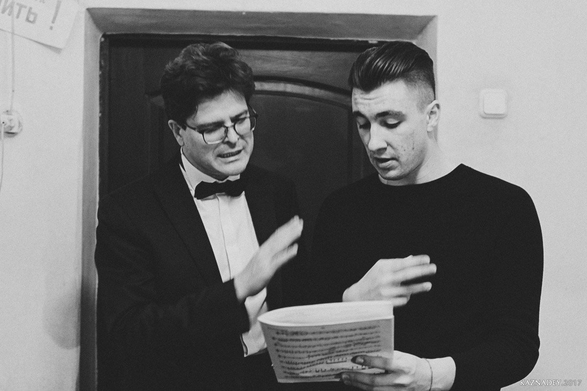 Mark Prihodko and Igor Bukhvalov before the performance