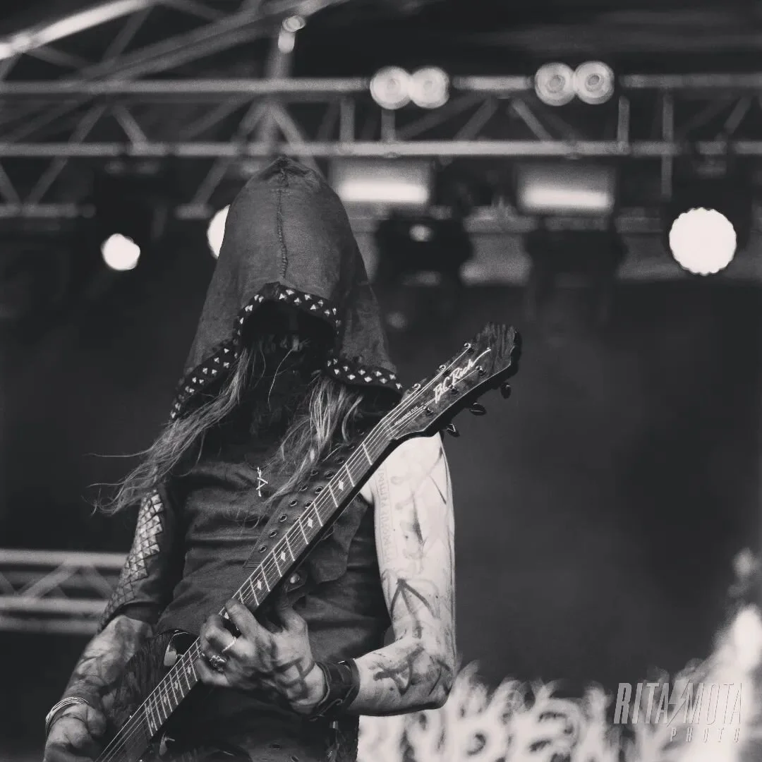 Defiance Towards Futility 
Is out now on all streaming platforms!

Thank you for the overwhelming positive feedback 

We are excited to present the rest of the album to you the 20th January 

Photo @ritafmota.photo 

#uburen #blackmetal #norwegianbla