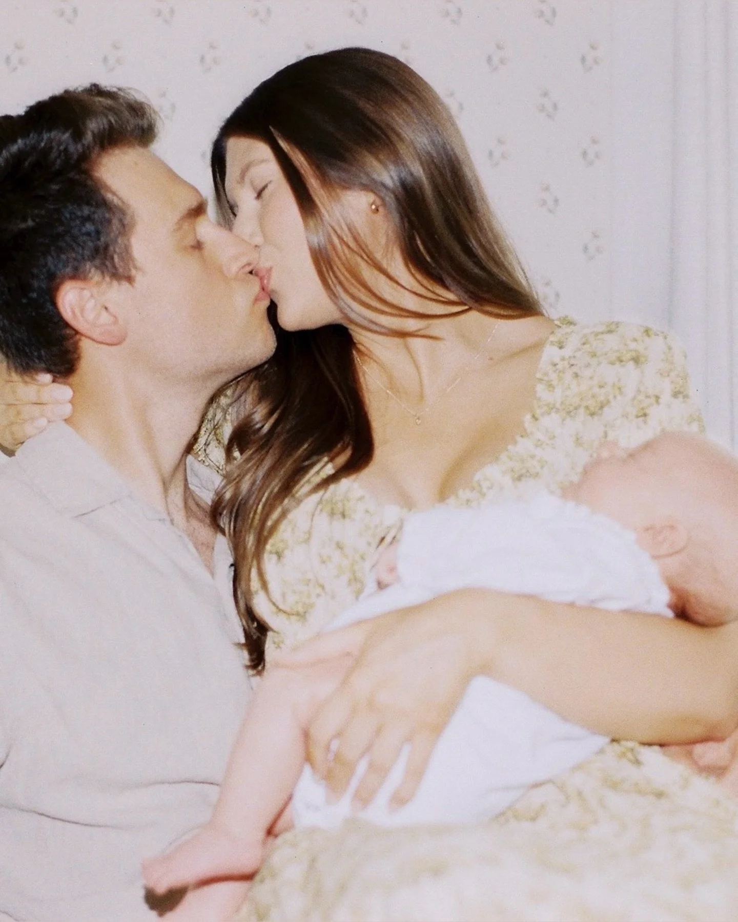 Rowe&rsquo;s sweet nursery on film + Super 8. 🌷🤍

.
.
.

baby girl nursery on film, vintage nursery session super 8, poetic motherhood photography, heirloom baby room photos, nursery details captured on film, film photographer motherhood, girly nur