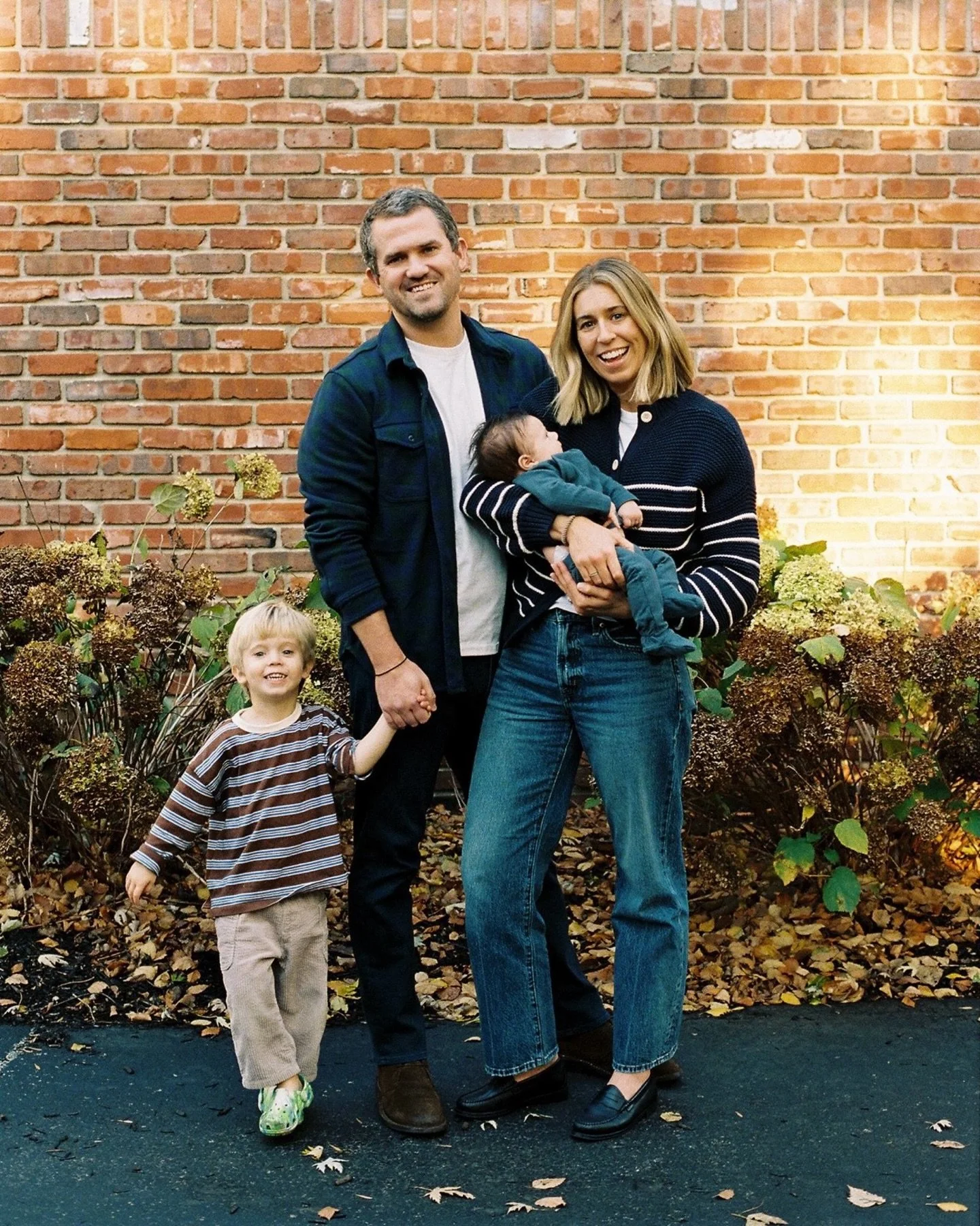 If you&rsquo;re one of the ones who love the softness + feel of film&hellip;

There&rsquo;s just 24 hours left to receive $100 off a Single Roll Session &mdash; a sweet, simple way to bottle up this season in all its grainy, golden glory.

It&rsquo;s