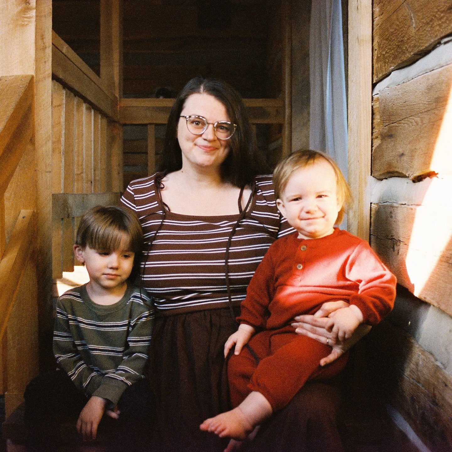 We spent a few days tucked away in a little cabin just before our youngest turned one. I brought my film camera along with some old @dubblefilm and no real plan but knew I wanted to snap a few frames to document us as we are right now.

Looking at th