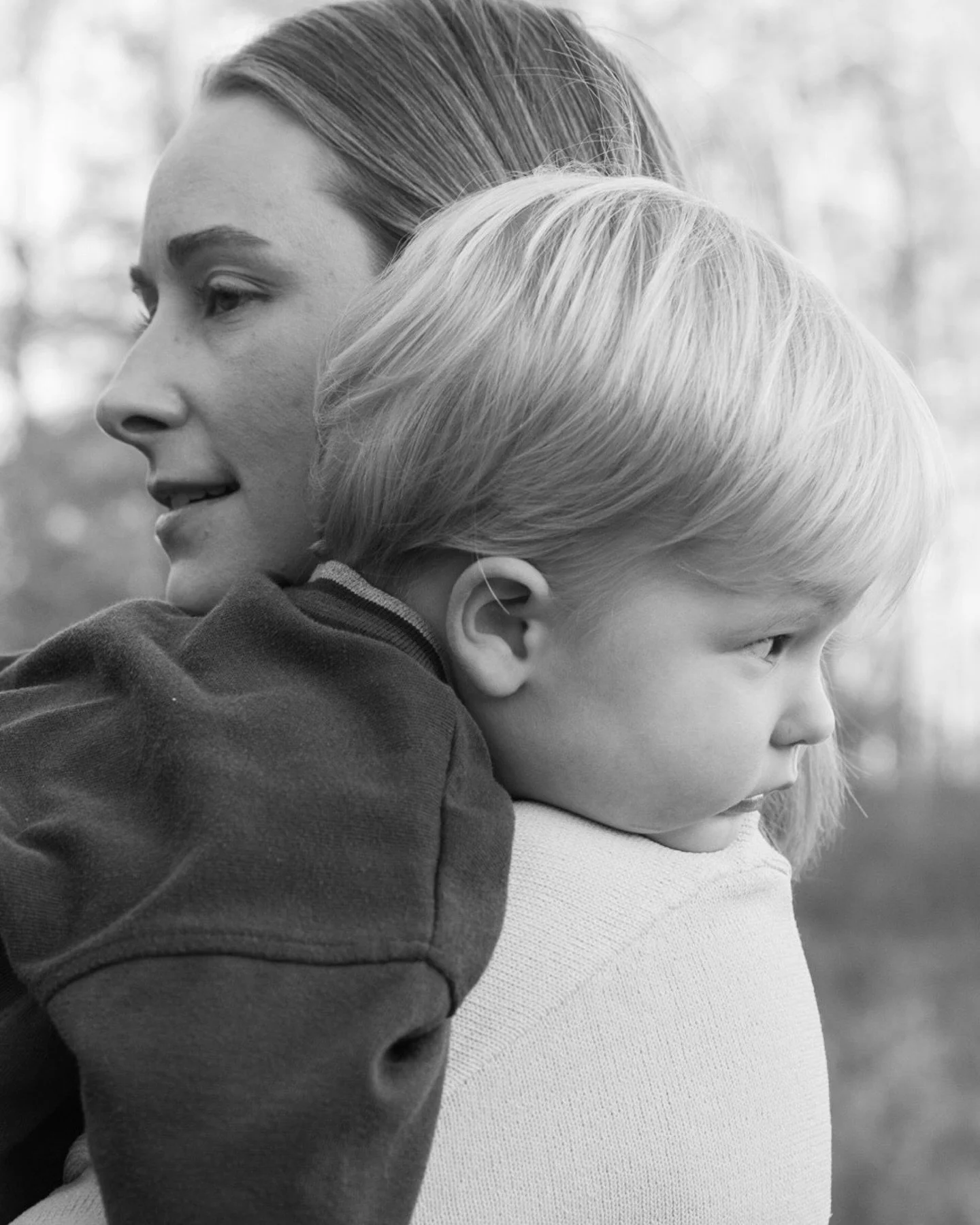 Can&rsquo;t go wrong with a walk around the neighborhood when it comes to family photos. Embracing your everyday is my go-to tip!
.
.
.
Carmel Family Photographer, Zionsville Family Photography, Indiana Film Photographer, outdoor photo session, lifes