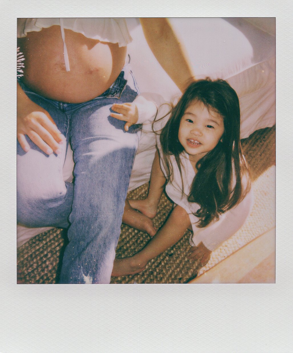 in-home-maternity-family-photos-session-19.jpg